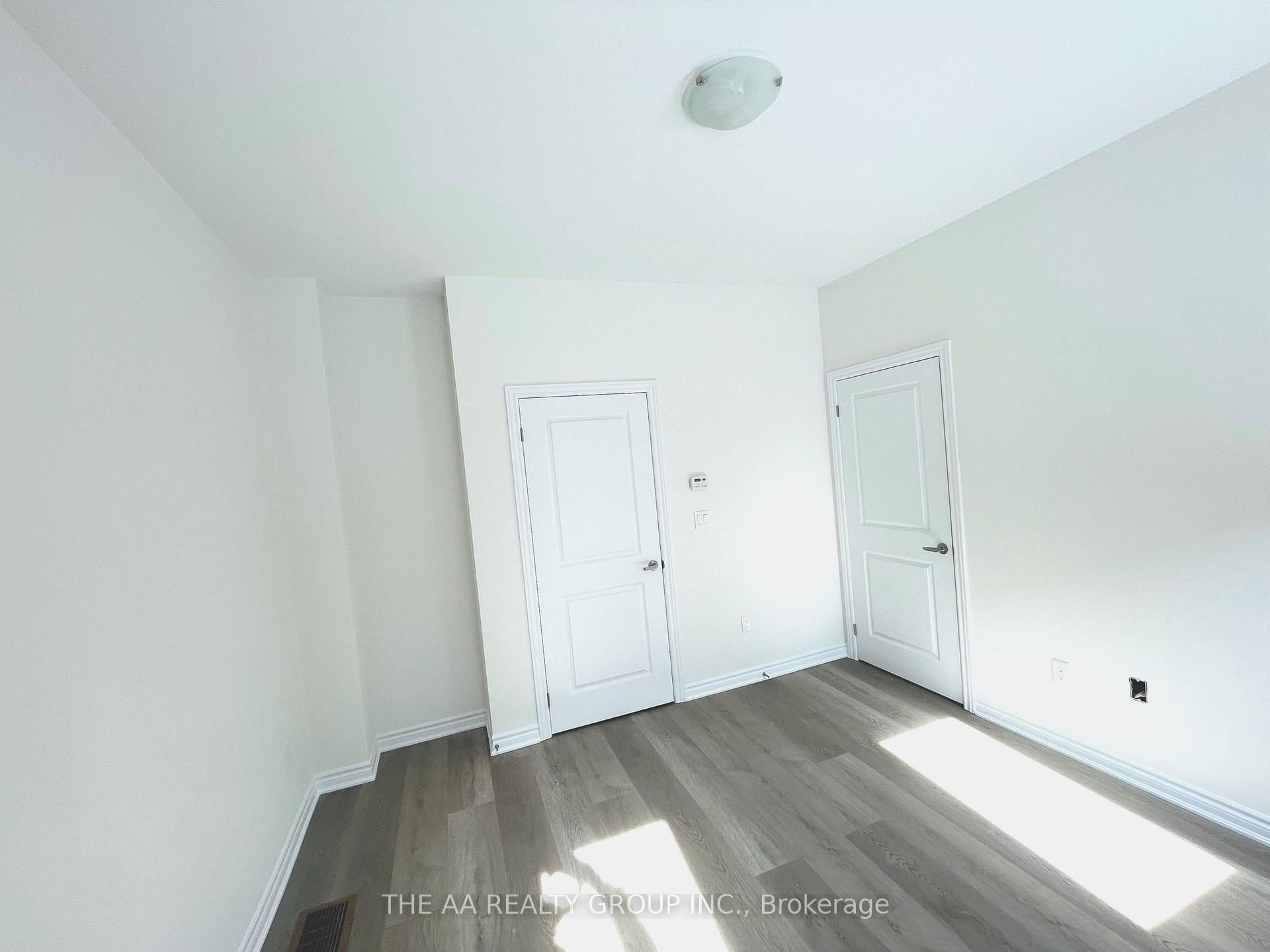Photo 4 of 72 Inverary Crescent, Vaughan, Elder Mills — HOMEH