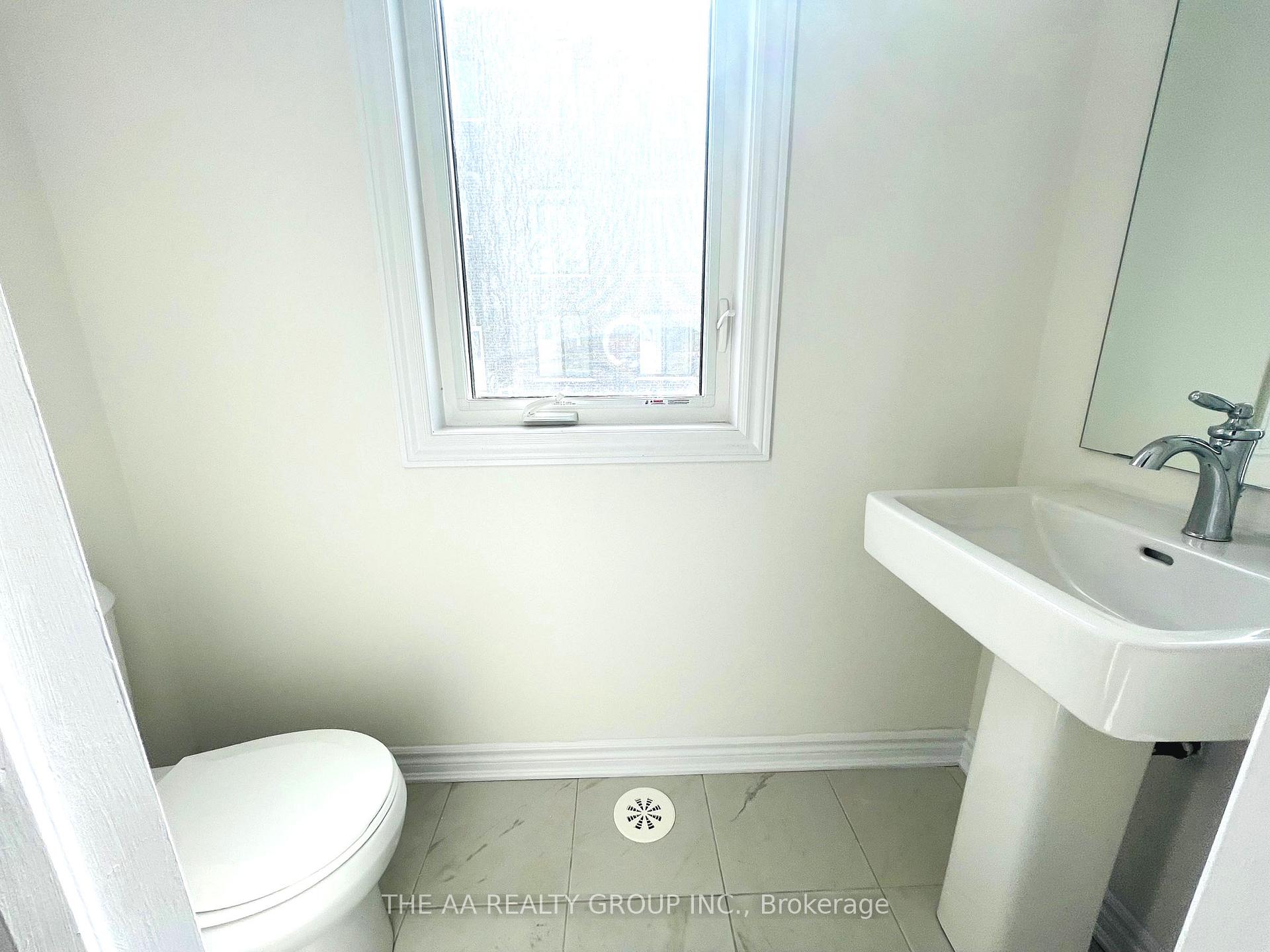 Photo 6 of 72 Inverary Crescent, Vaughan, Elder Mills — HOMEH