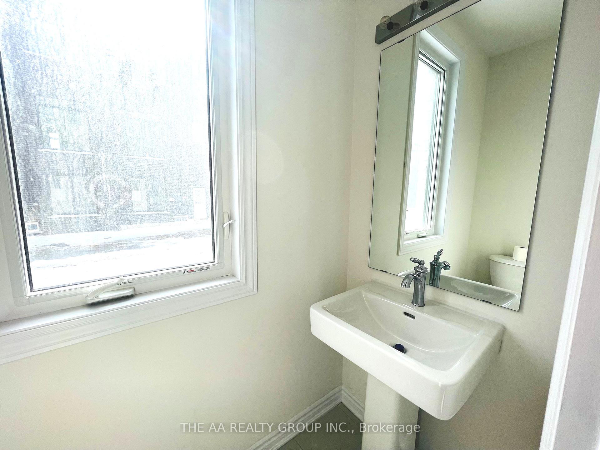 Photo 7 of 72 Inverary Crescent, Vaughan, Elder Mills — HOMEH