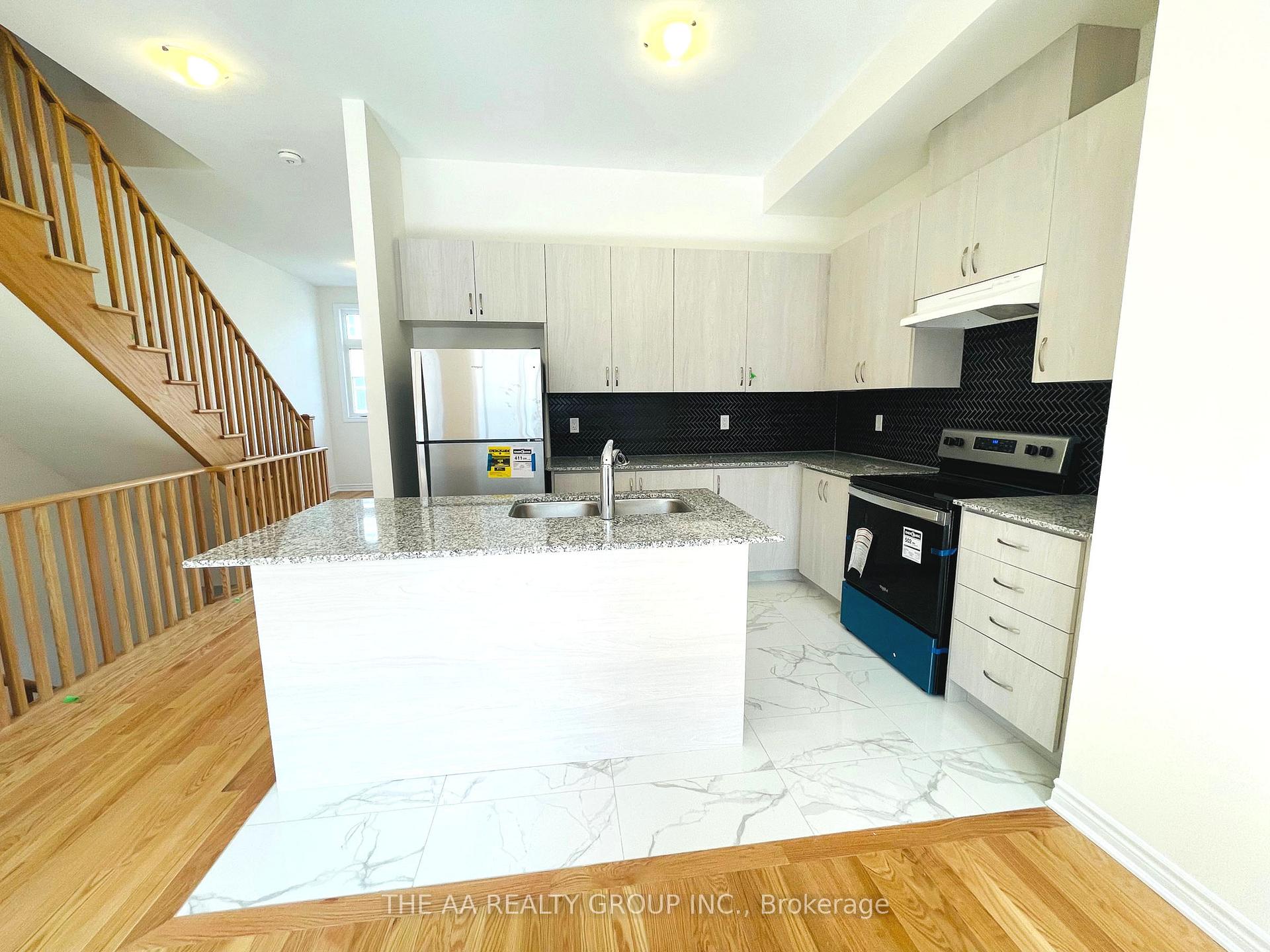 Photo 10 of 72 Inverary Crescent, Vaughan, Elder Mills — HOMEH