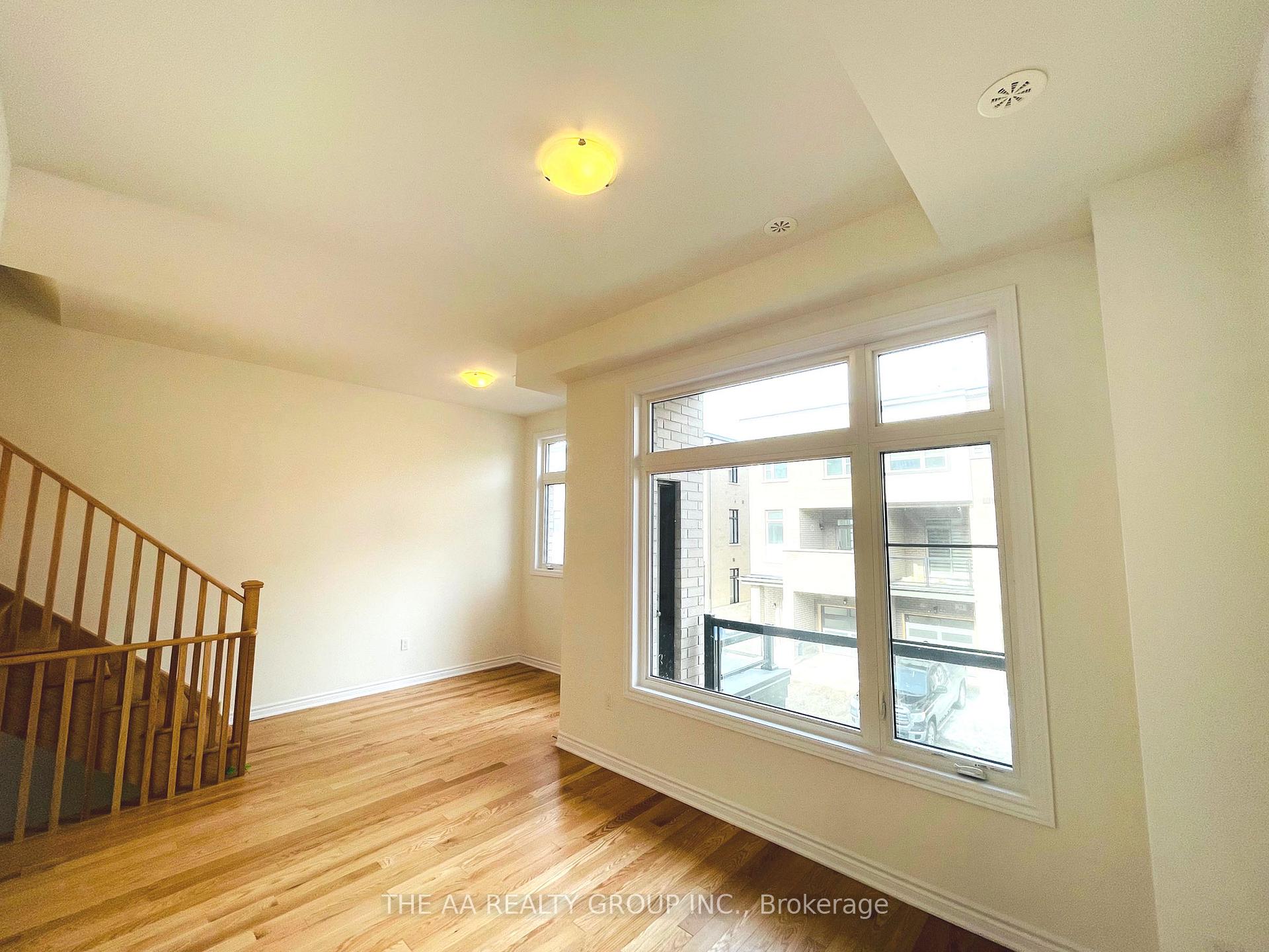 Photo 18 of 72 Inverary Crescent, Vaughan, Elder Mills — HOMEH