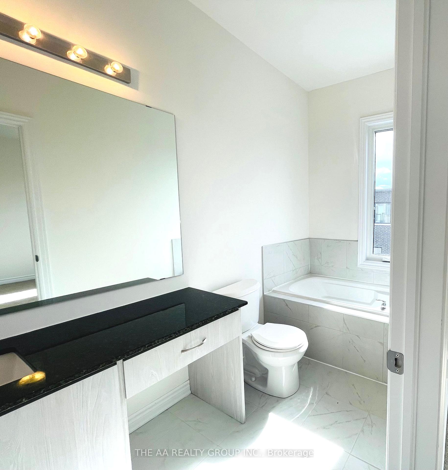 Photo 26 of 72 Inverary Crescent, Vaughan, Elder Mills — HOMEH