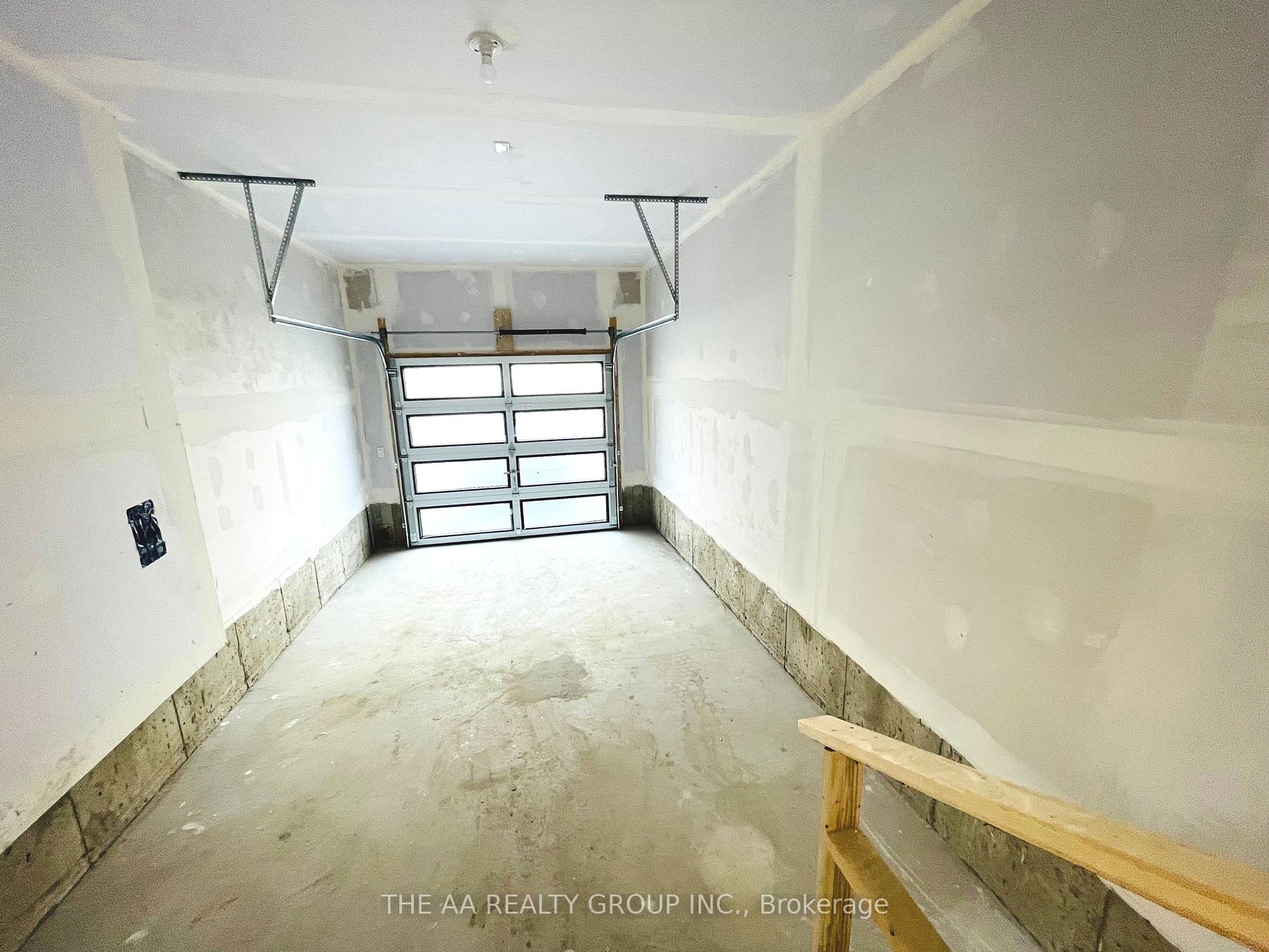 Photo 36 of 72 Inverary Crescent, Vaughan, Elder Mills — HOMEH