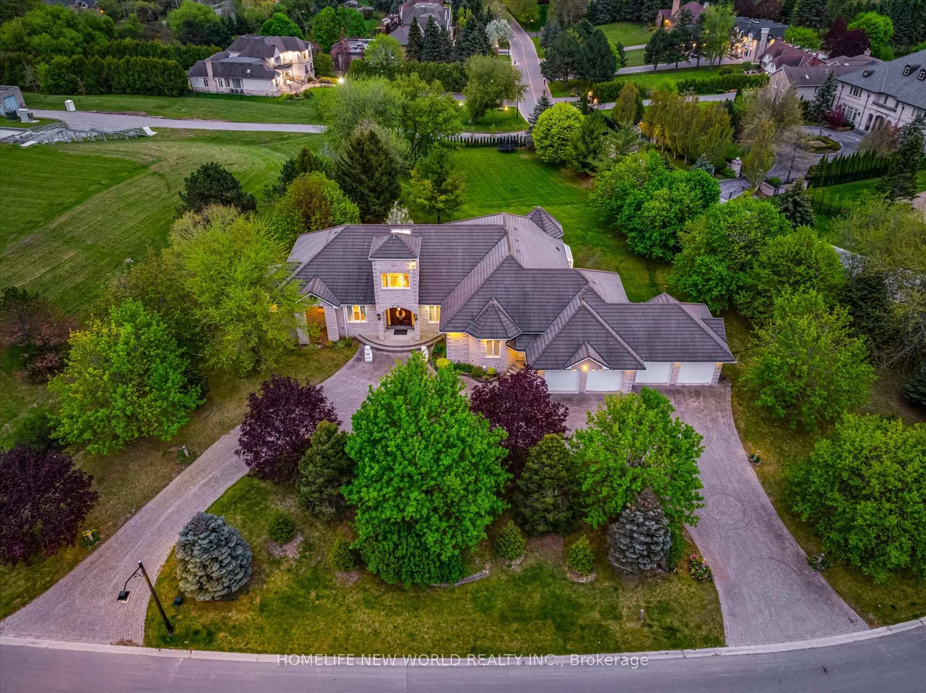Front of 760 Woodland Acres Crescent