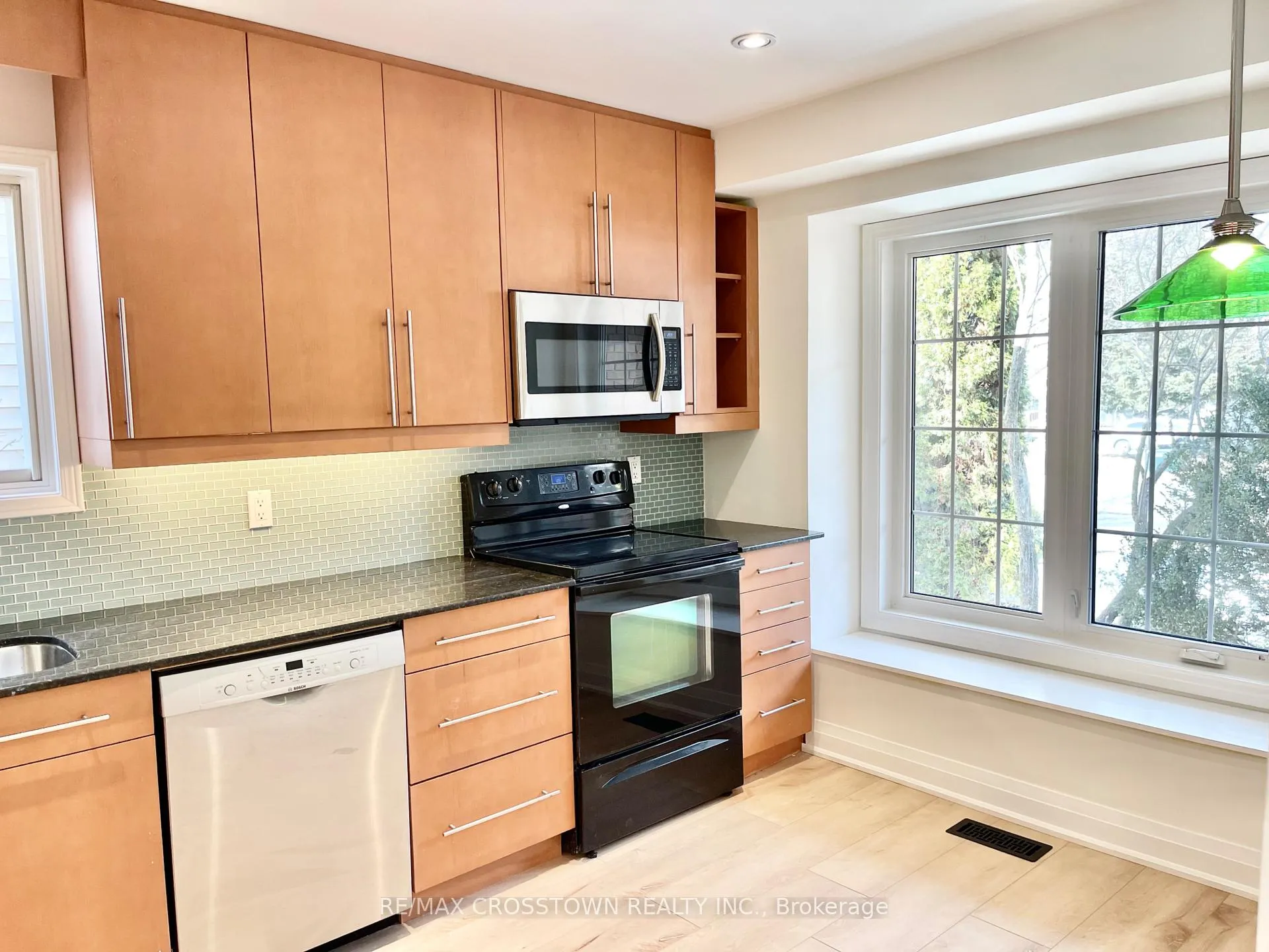 Photo 5 of 69 D'ambrosio Drive, Barrie, Painswick North — HOMEH