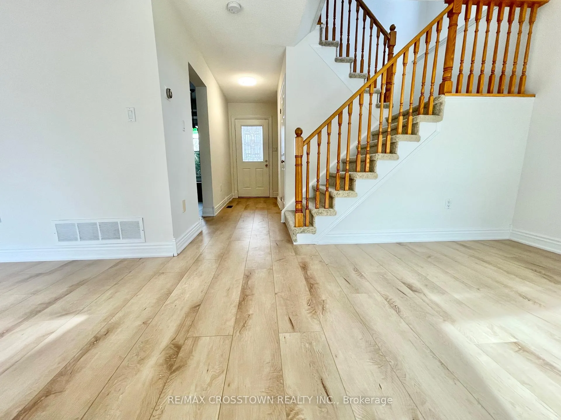 Photo 8 of 69 D'ambrosio Drive, Barrie, Painswick North — HOMEH
