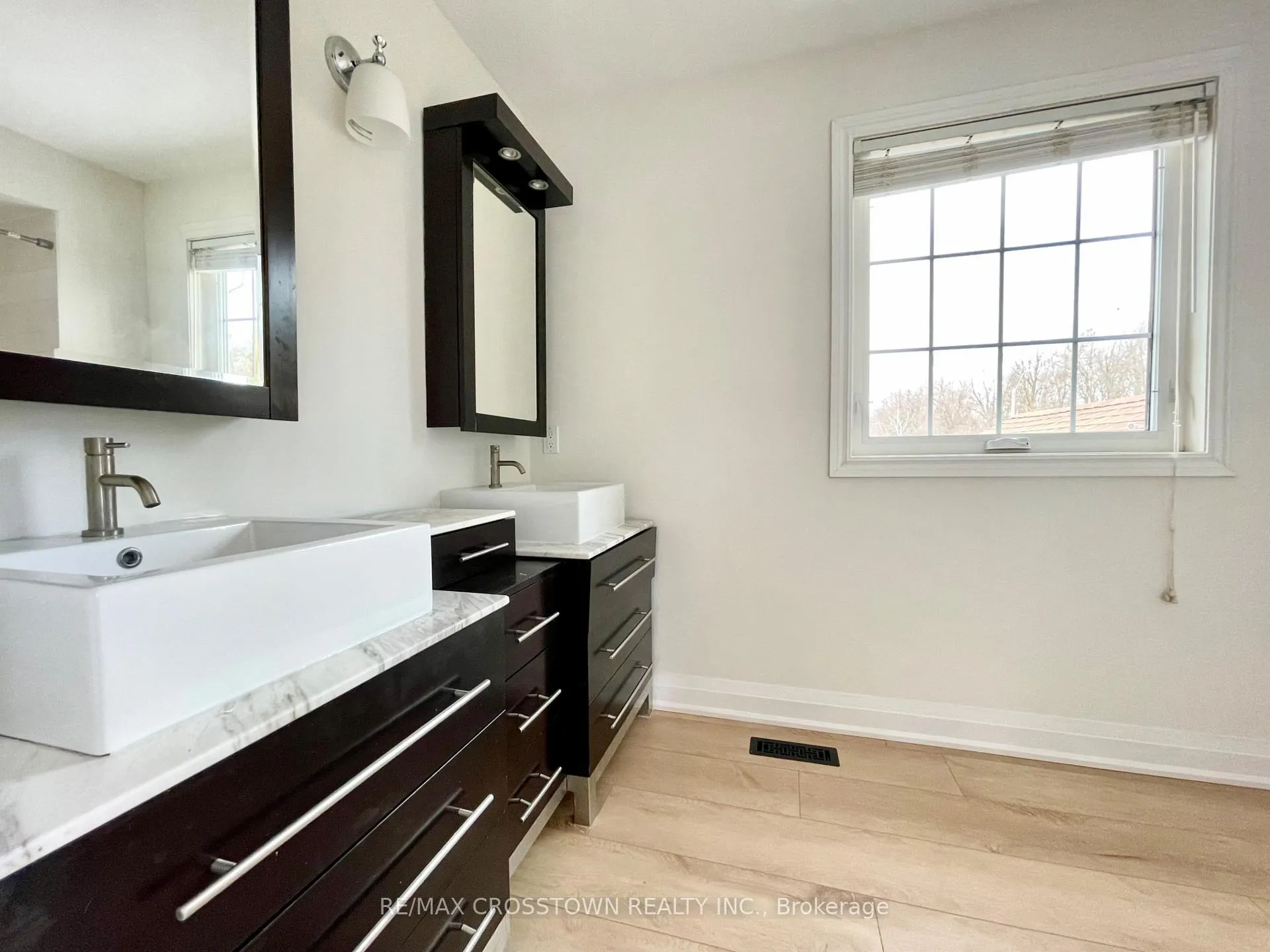 Photo 10 of 69 D'ambrosio Drive, Barrie, Painswick North — HOMEH
