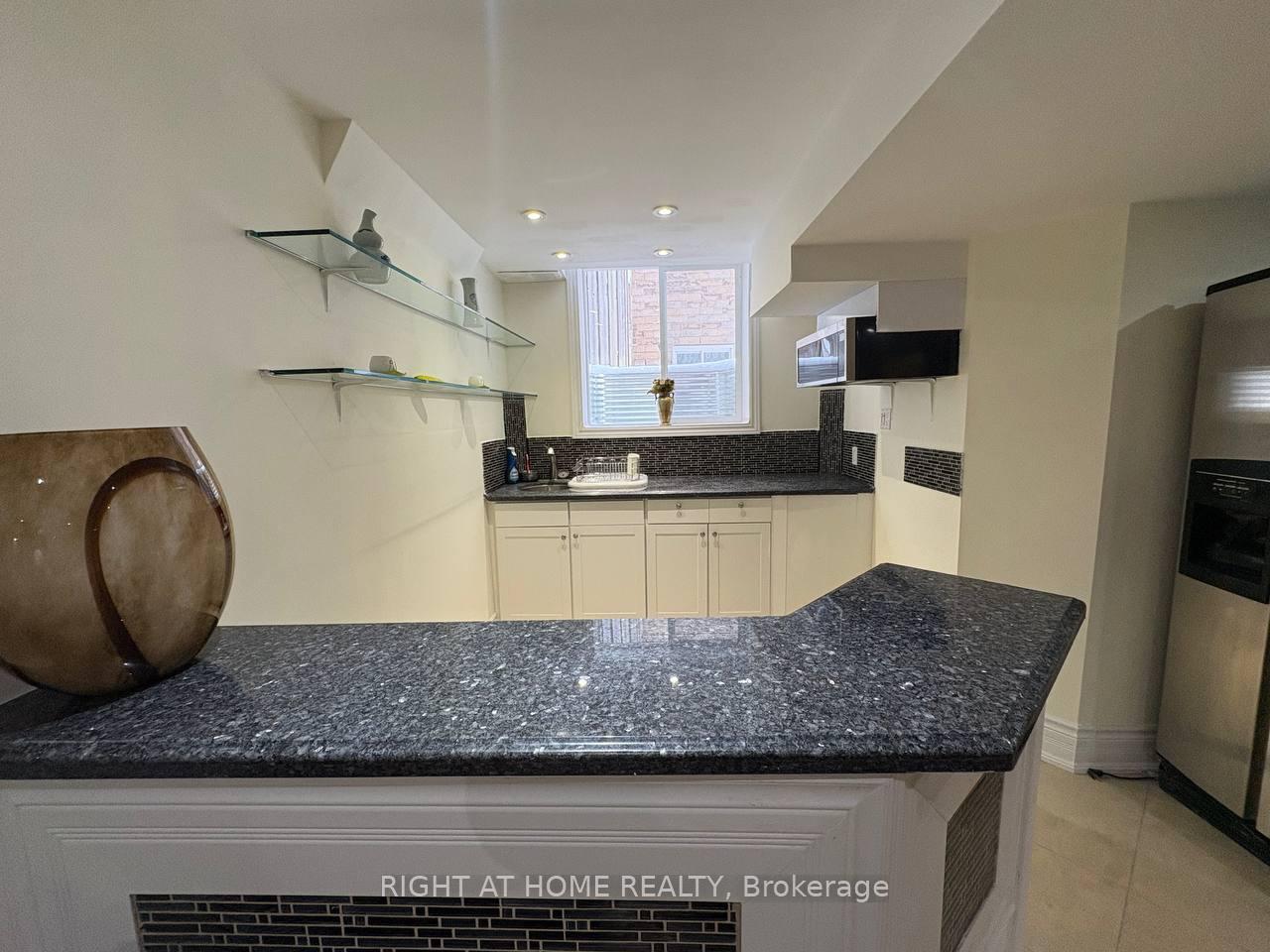 Photo 3 of Unit Basement, 238 Summeridge Drive, Vaughan, Patterson — HOMEH