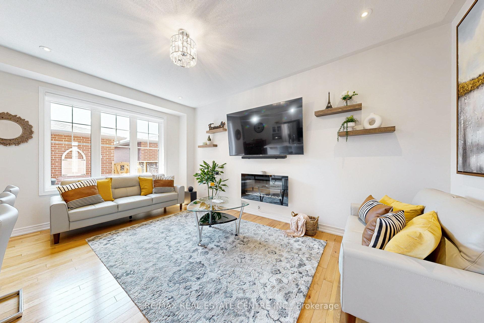 Photo 5 of 144 Coronation Road, Whitby, Williamsburg — HOMEH