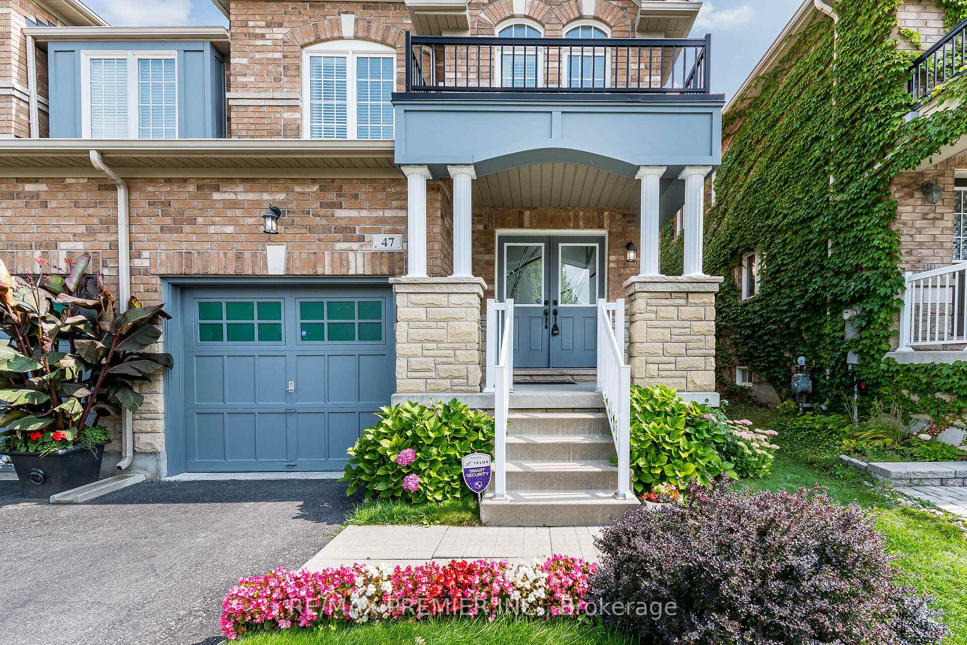 Photo 2 of 47 Barli Crescent, Vaughan, Patterson — HOMEH