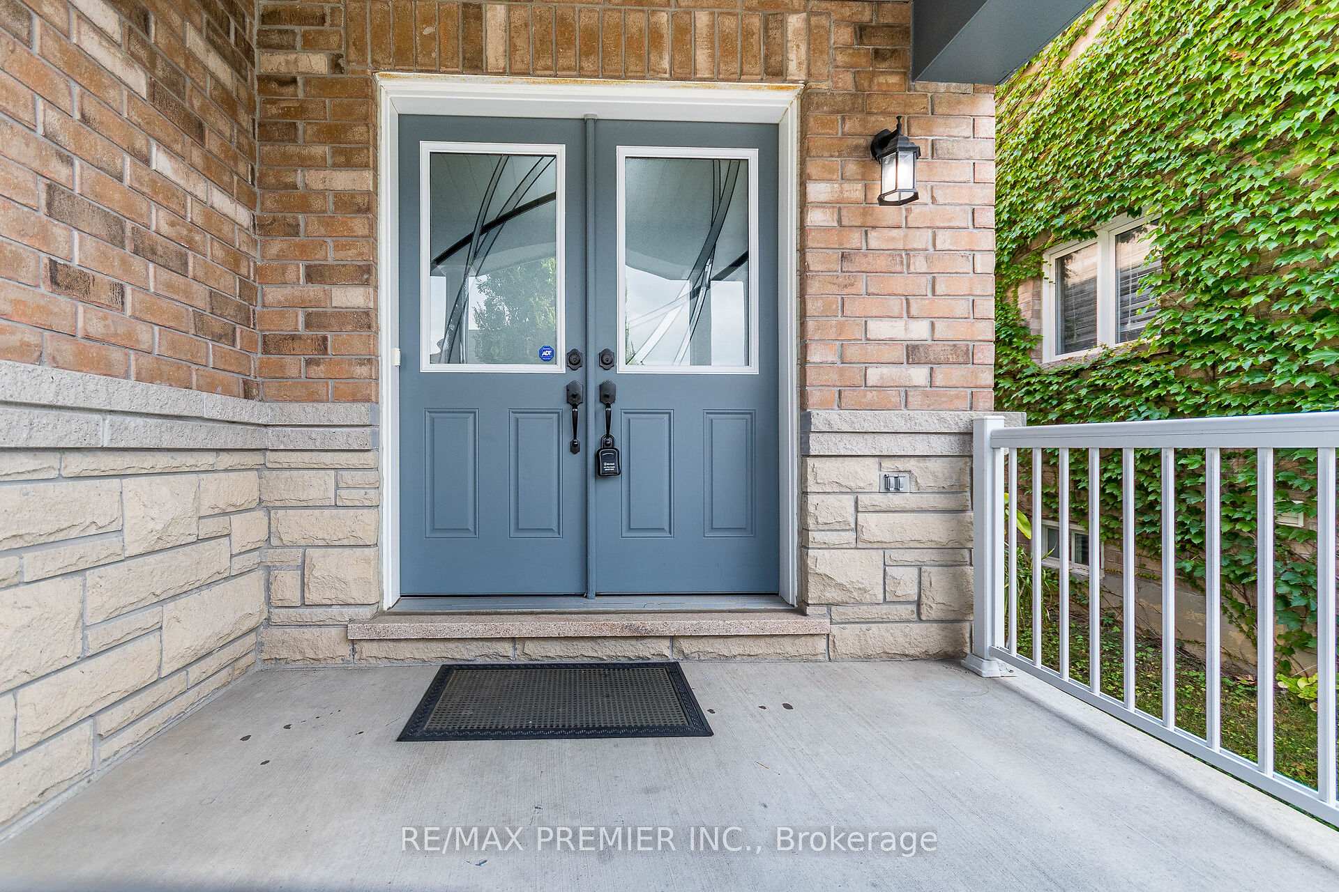 Photo 3 of 47 Barli Crescent, Vaughan, Patterson — HOMEH
