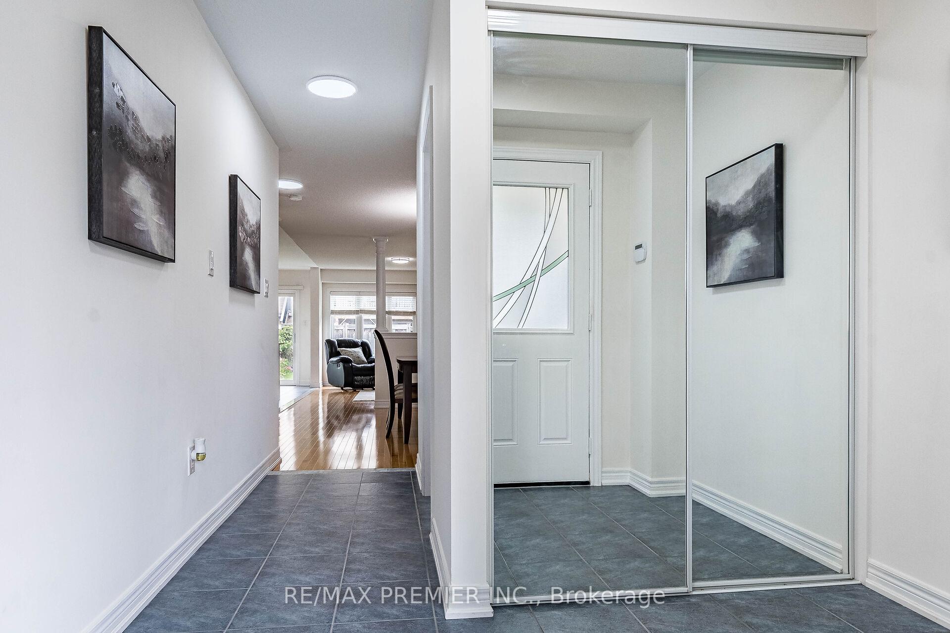 Photo 4 of 47 Barli Crescent, Vaughan, Patterson — HOMEH