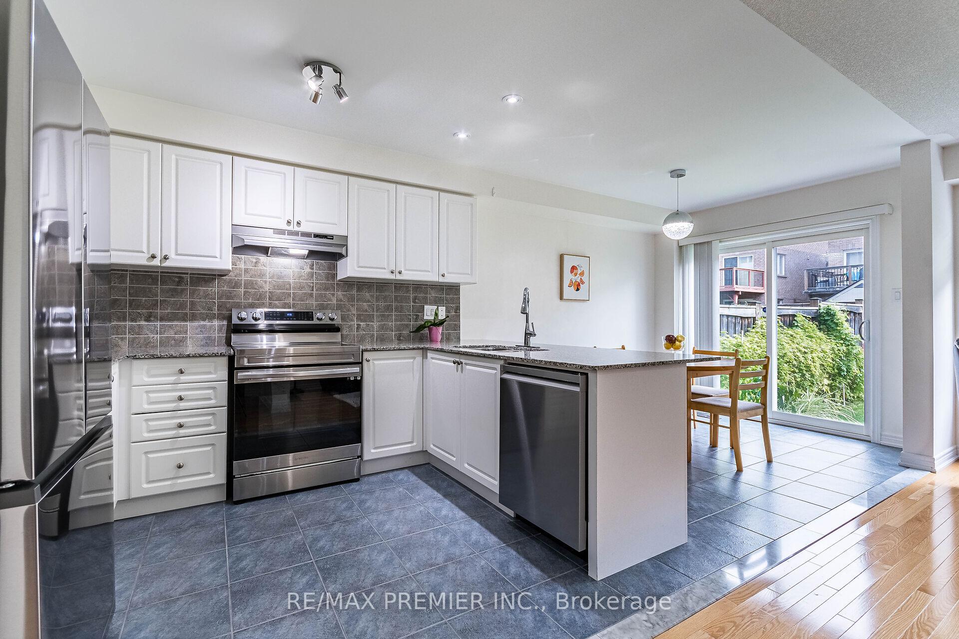Photo 11 of 47 Barli Crescent, Vaughan, Patterson — HOMEH