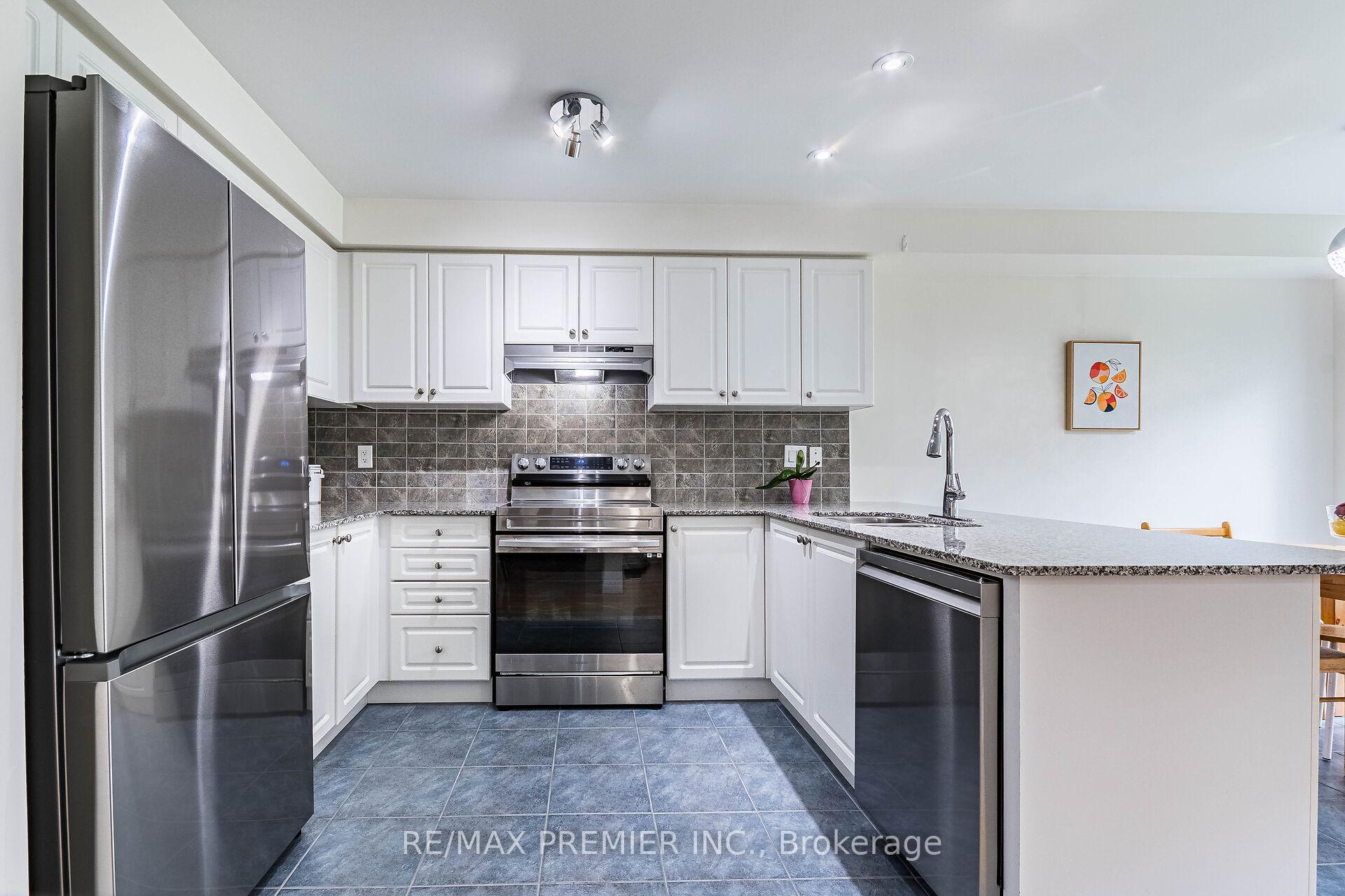 Photo 12 of 47 Barli Crescent, Vaughan, Patterson — HOMEH