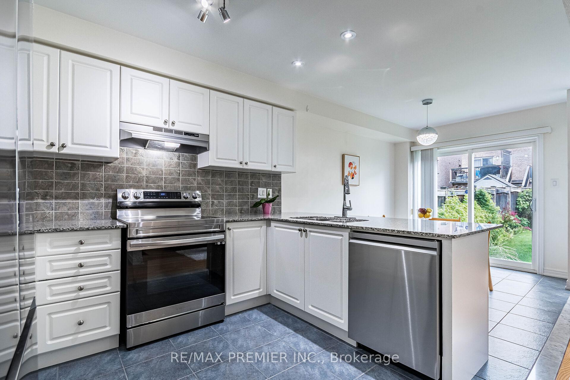 Photo 13 of 47 Barli Crescent, Vaughan, Patterson — HOMEH