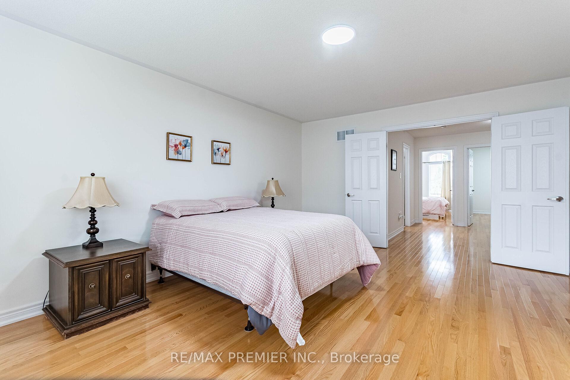 Photo 19 of 47 Barli Crescent, Vaughan, Patterson — HOMEH