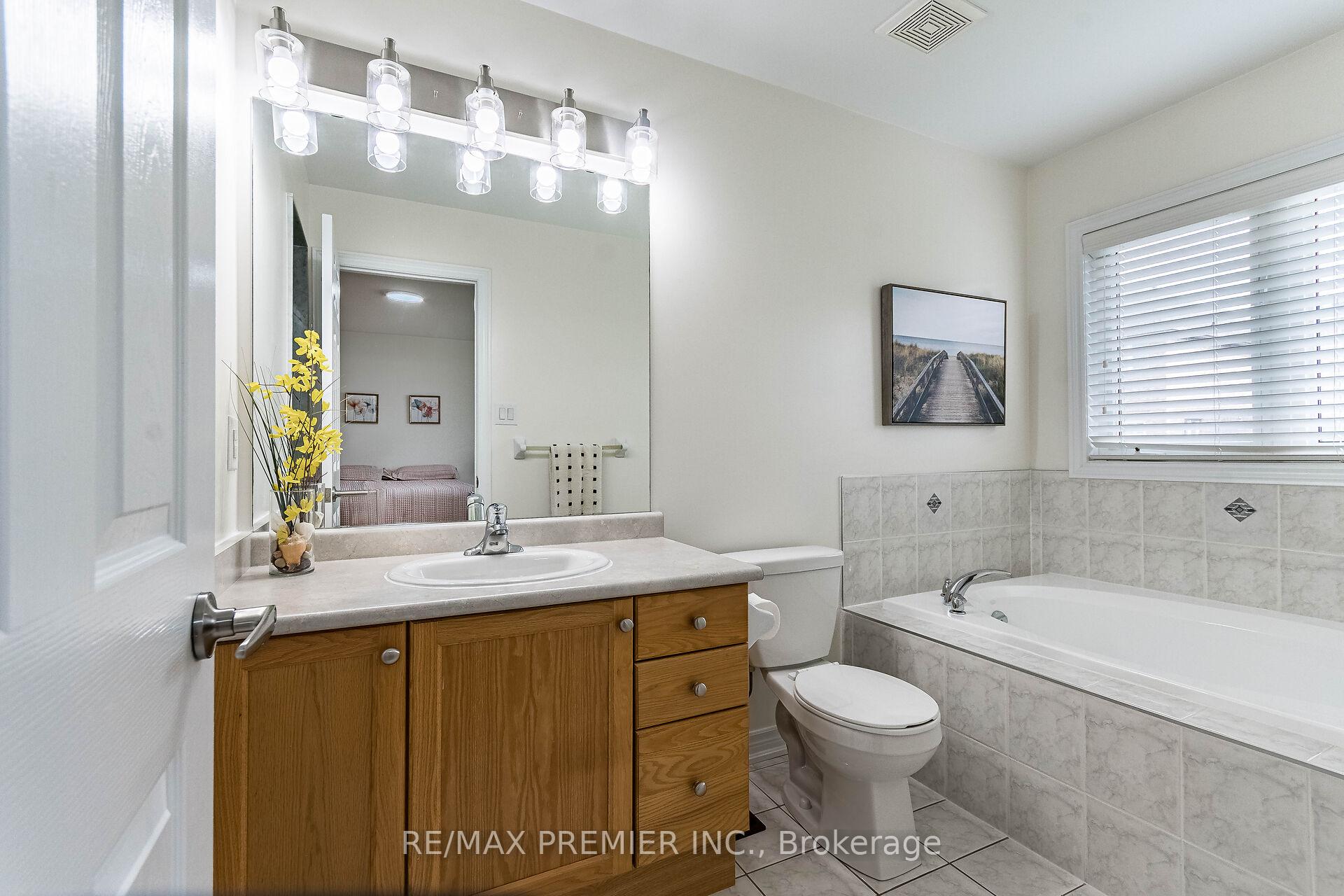 Photo 20 of 47 Barli Crescent, Vaughan, Patterson — HOMEH