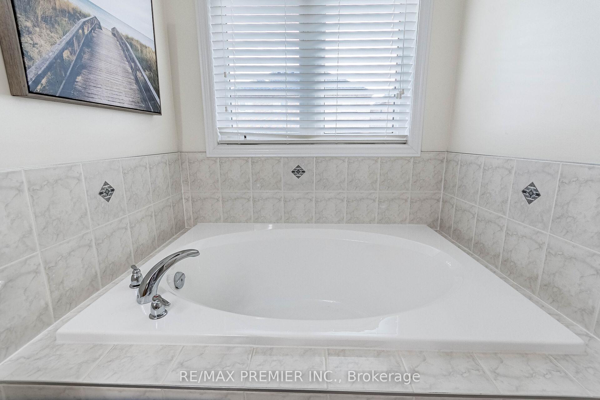 Photo 21 of 47 Barli Crescent, Vaughan, Patterson — HOMEH