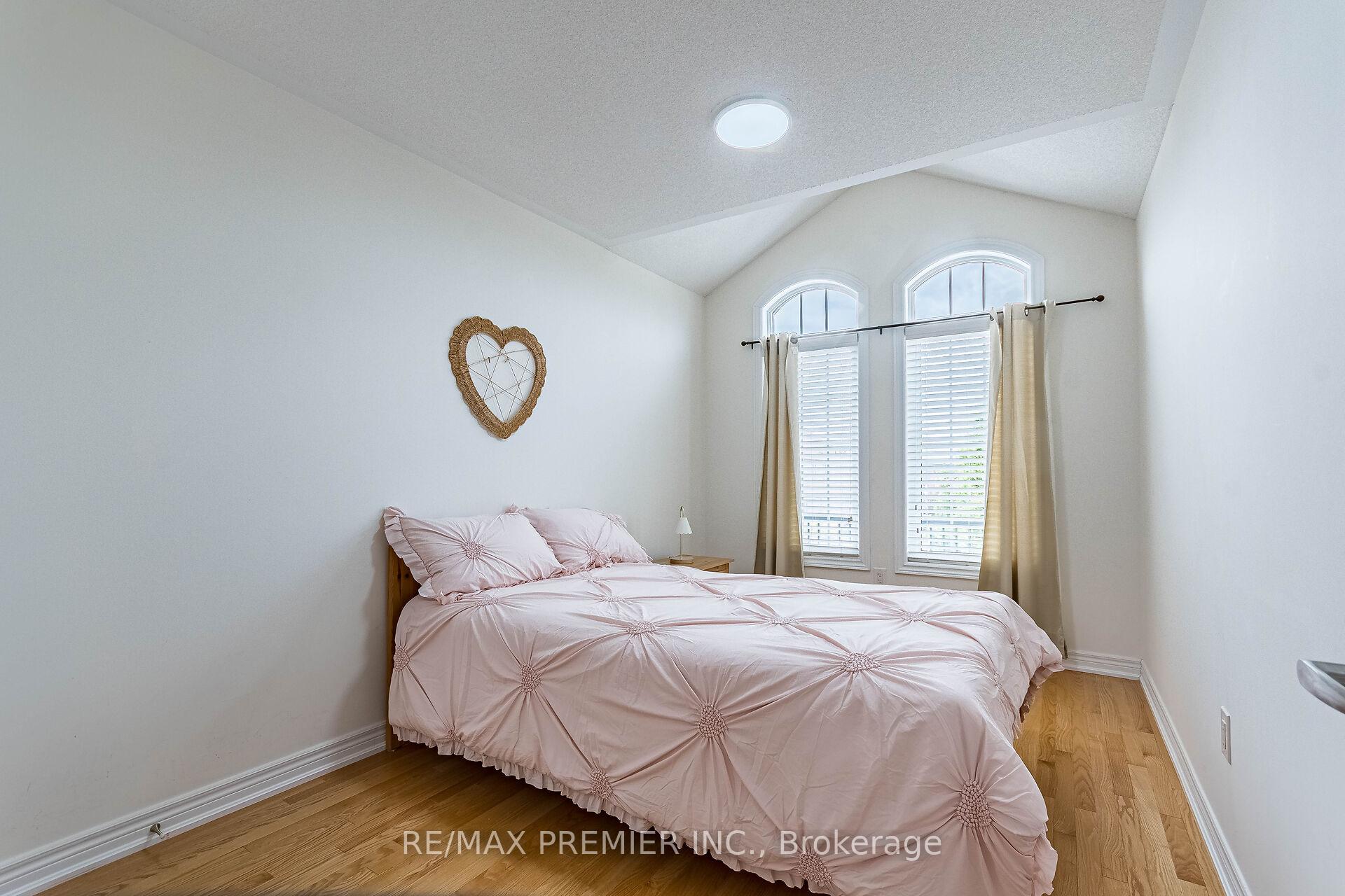 Photo 23 of 47 Barli Crescent, Vaughan, Patterson — HOMEH