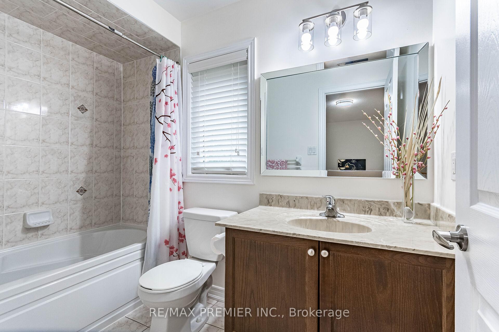 Photo 26 of 47 Barli Crescent, Vaughan, Patterson — HOMEH