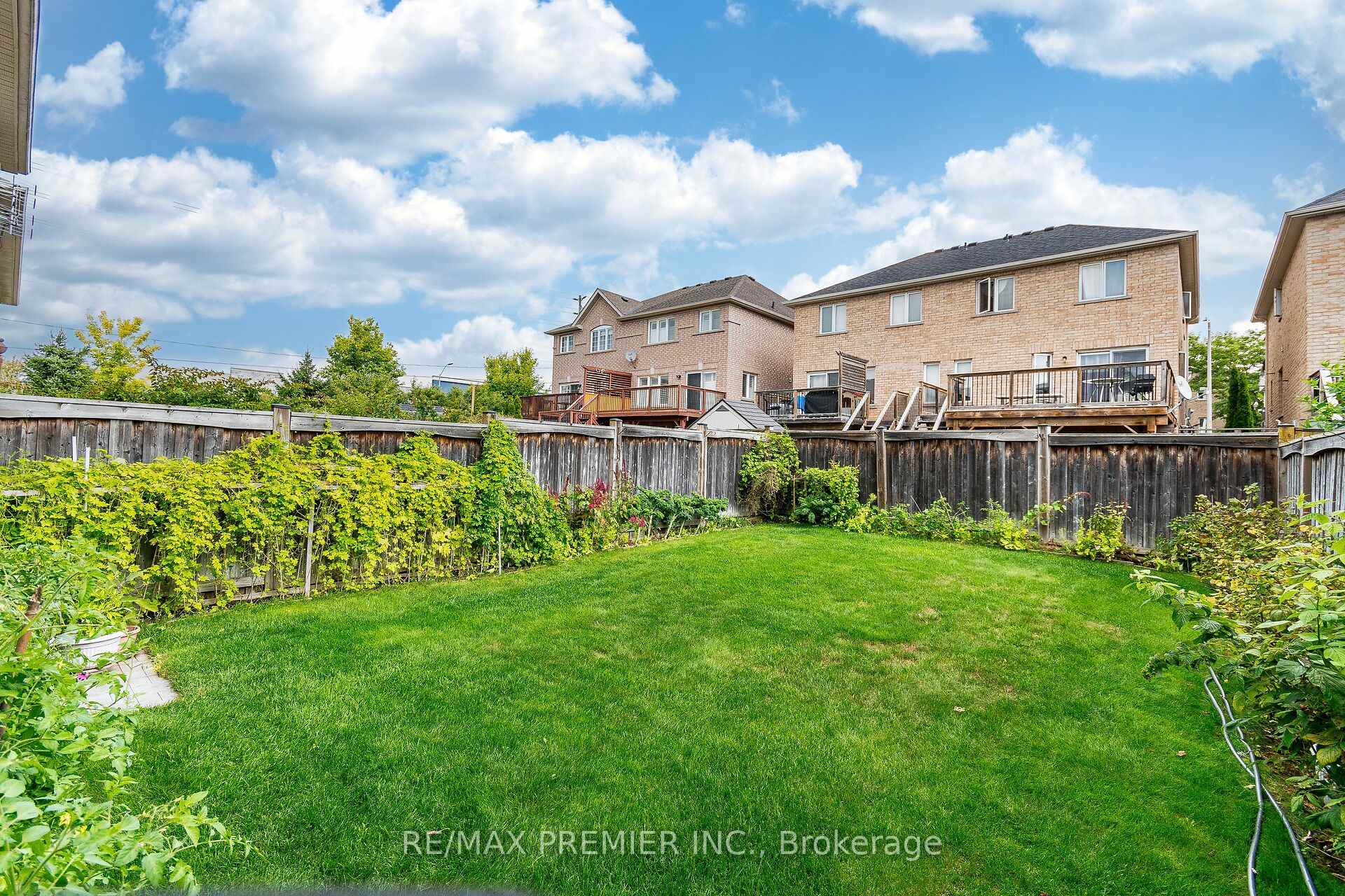 Photo 31 of 47 Barli Crescent, Vaughan, Patterson — HOMEH
