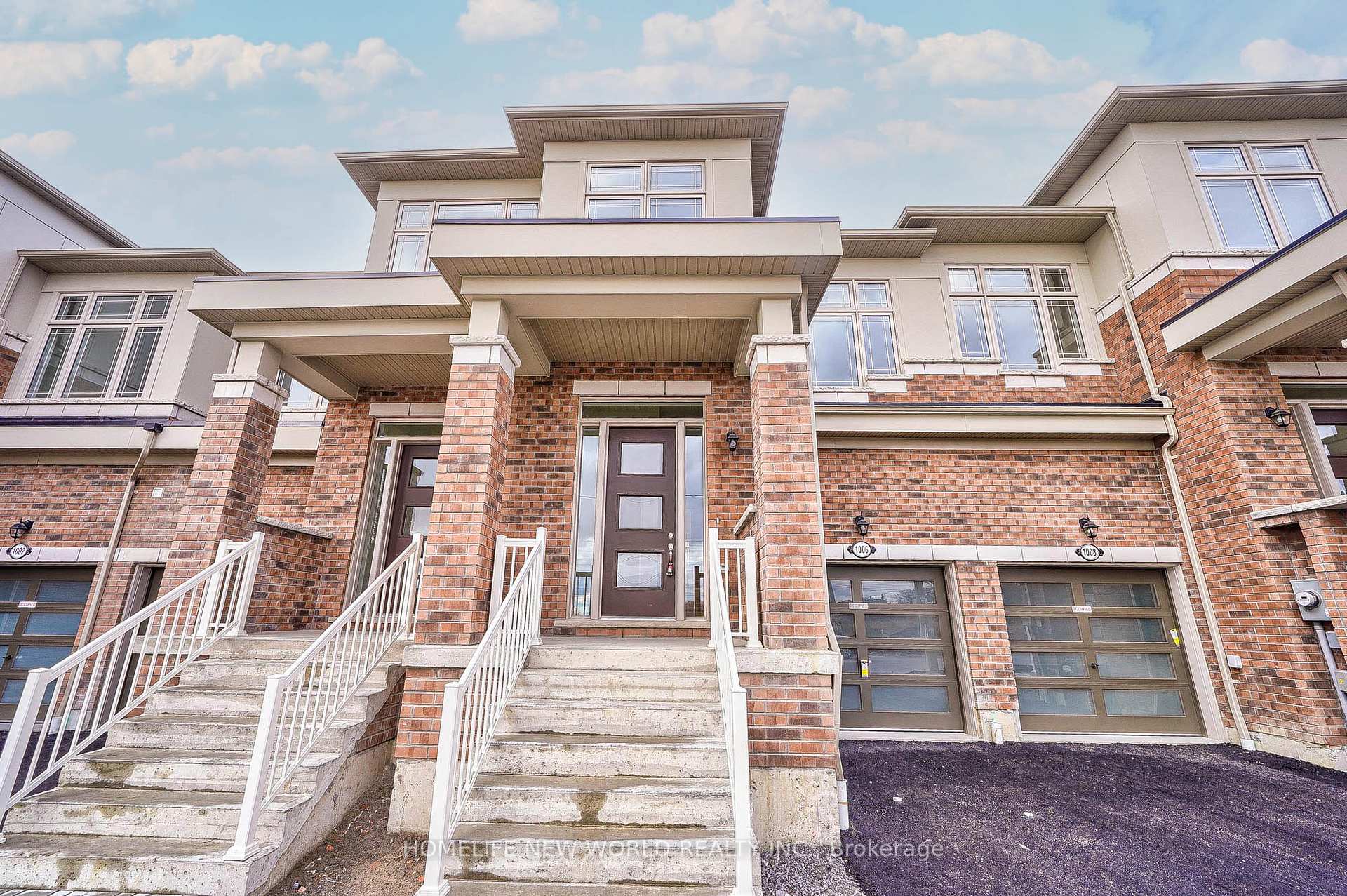 Photo 4 of 1006 Crowsnest Hollow, Pickering, Rural Pickering — HOMEH
