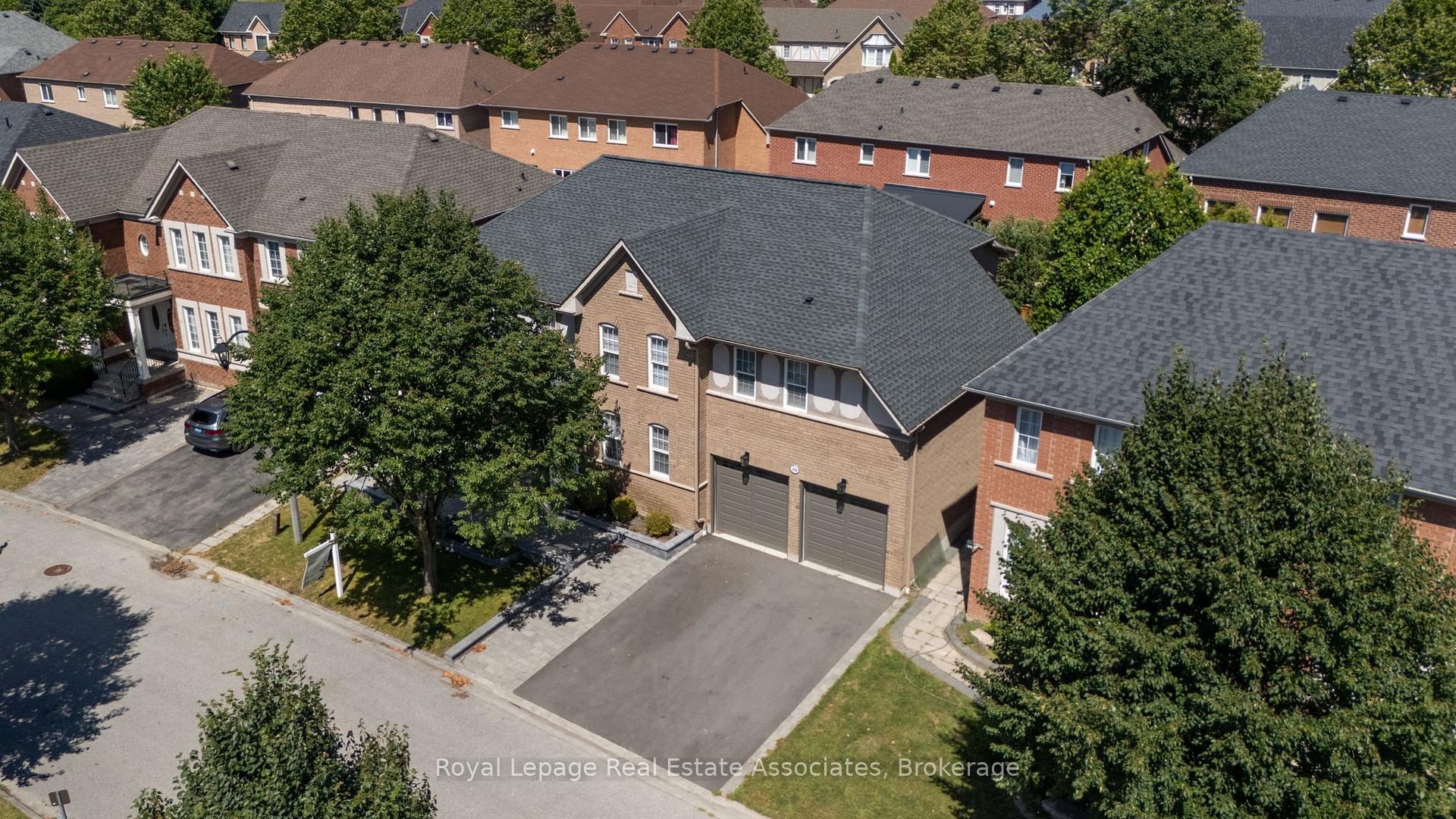 Photo 2 of 10 Westacott Crescent, Ajax, Northwest Ajax — HOMEH