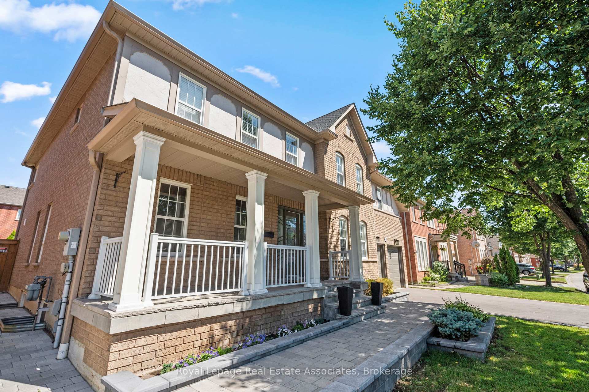 Photo 4 of 10 Westacott Crescent, Ajax, Northwest Ajax — HOMEH