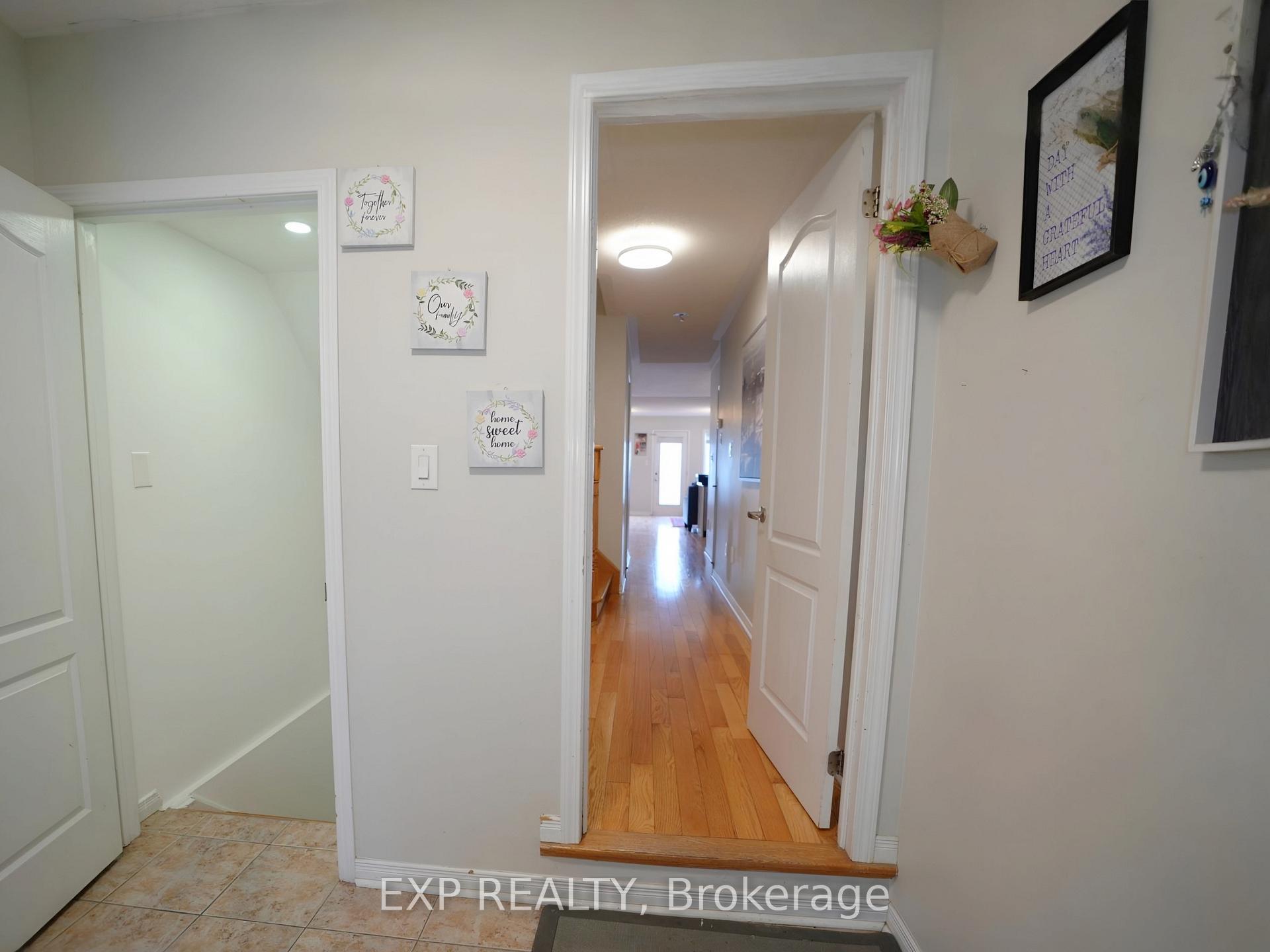Photo 3 of 16 Coranto Way, Vaughan, Vellore Village — HOMEH