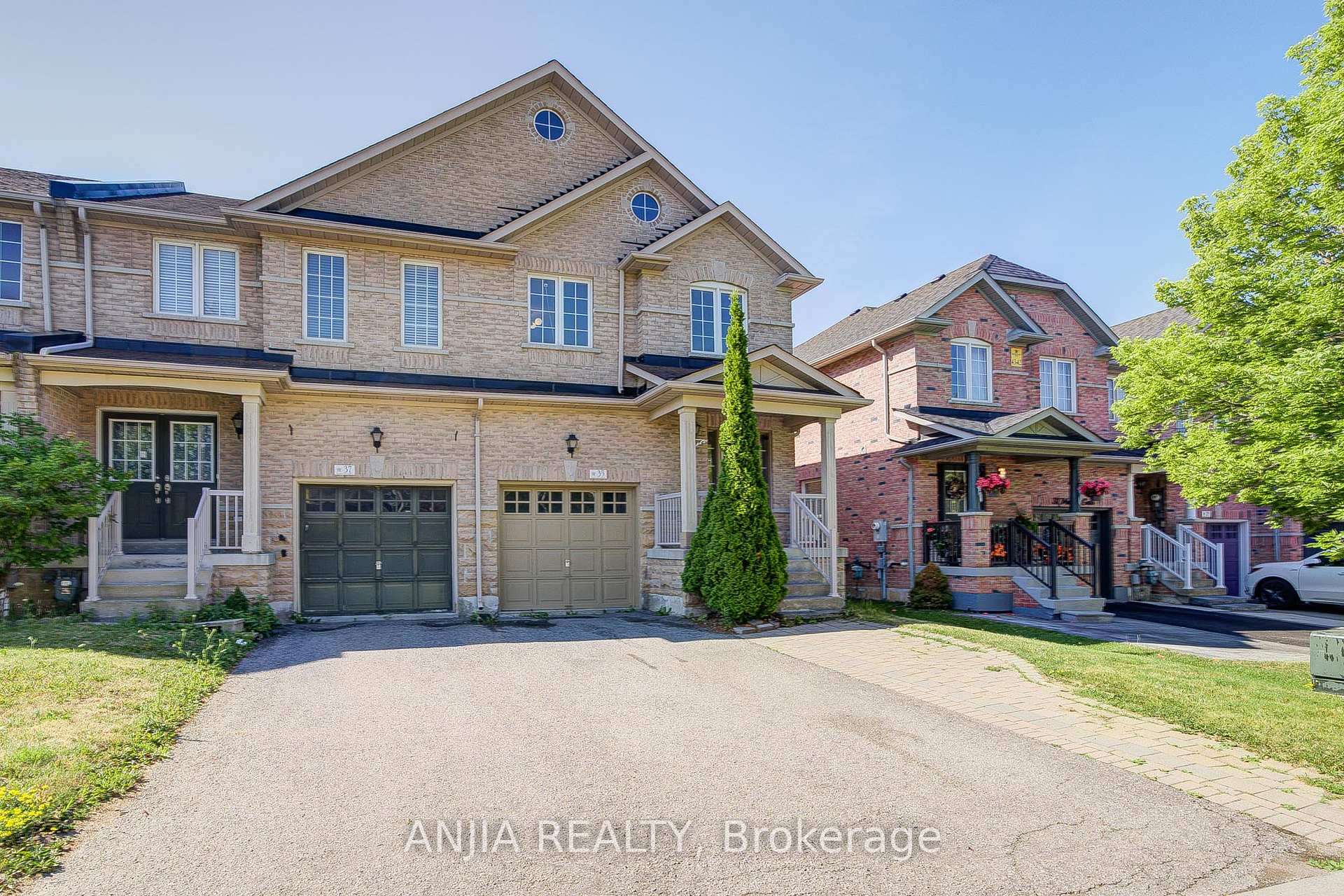 Photo 2 of 35 Martell Gate, Aurora, Bayview Northeast — HOMEH