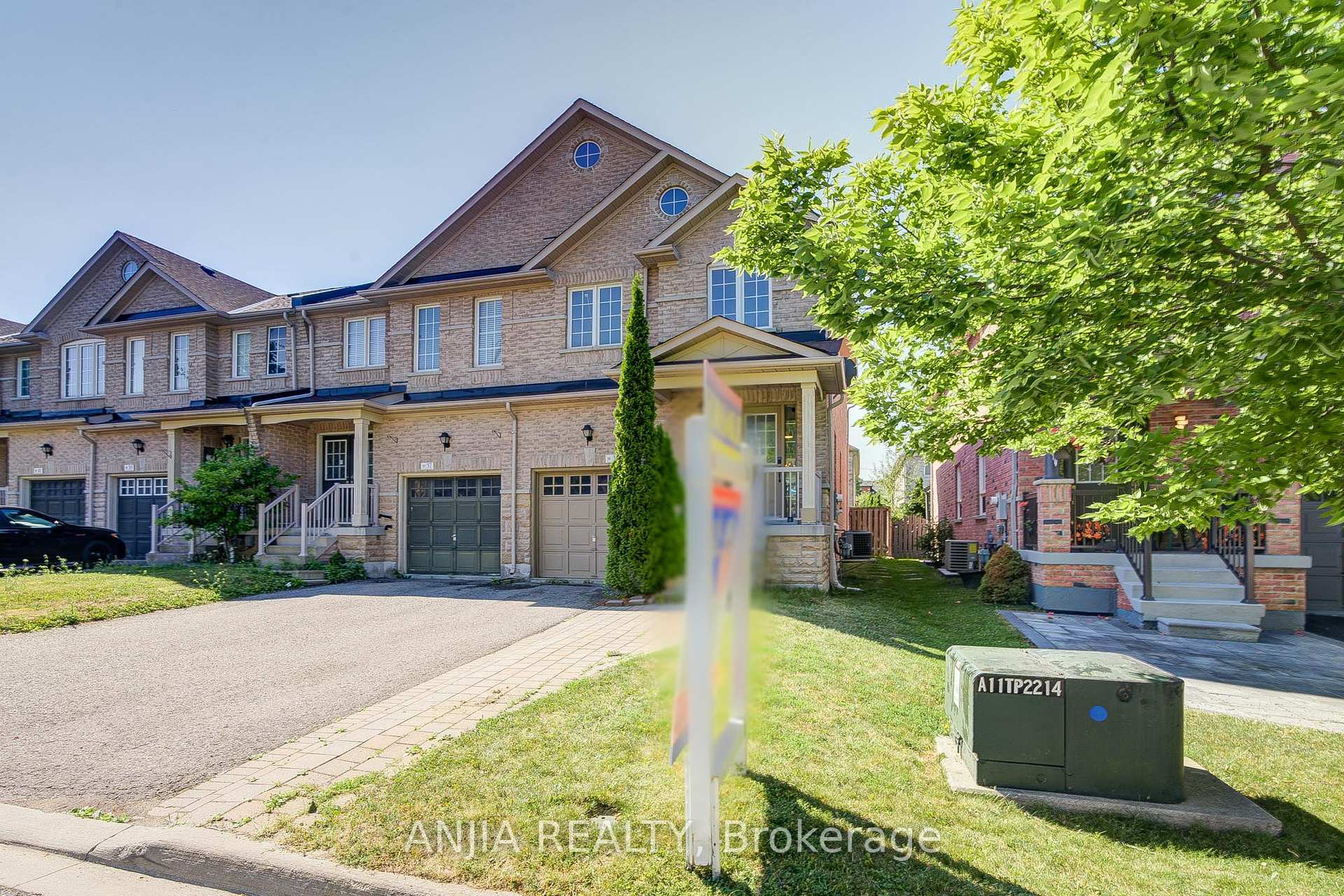 Photo 3 of 35 Martell Gate, Aurora, Bayview Northeast — HOMEH