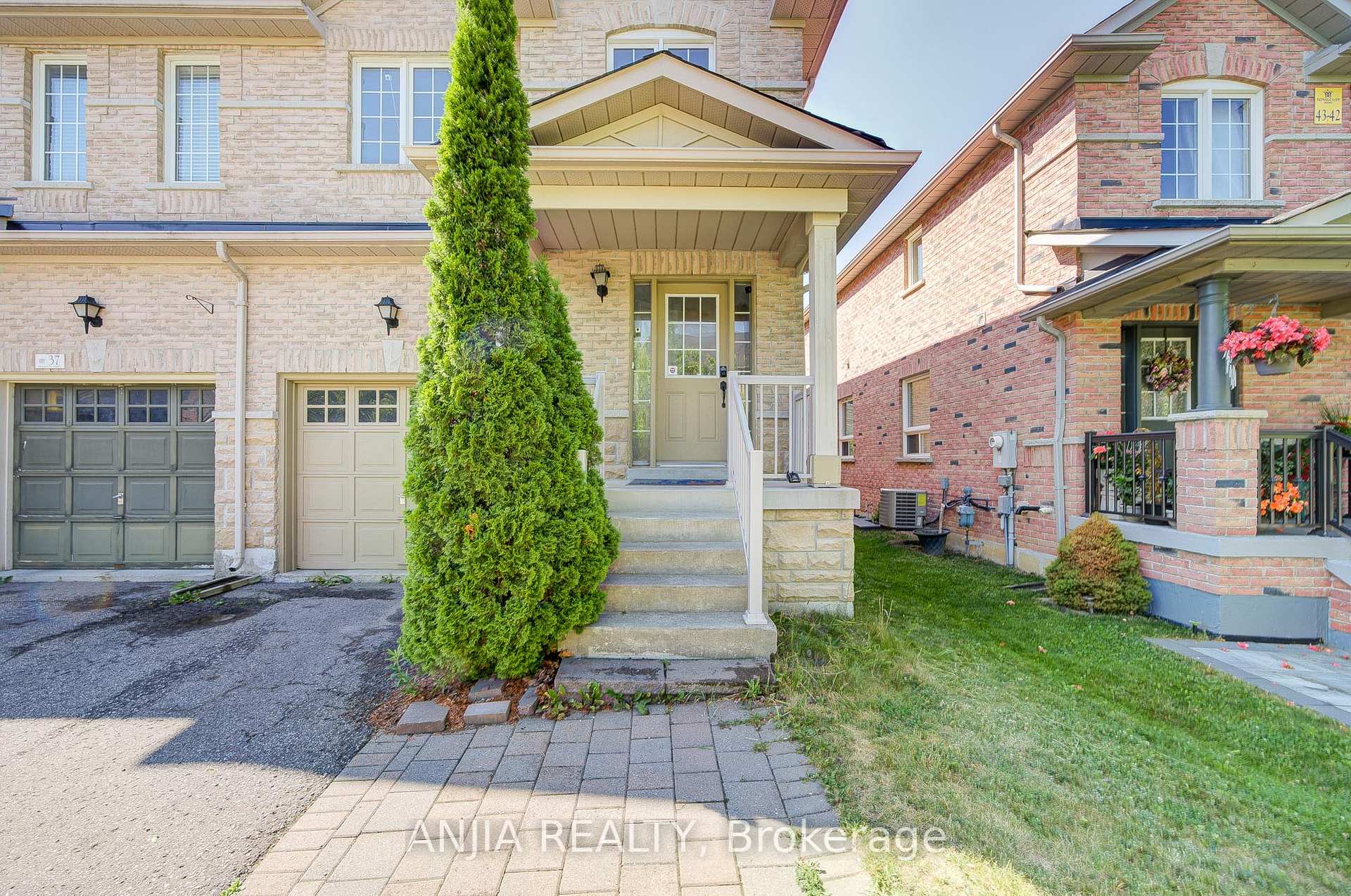 Photo 6 of 35 Martell Gate, Aurora, Bayview Northeast — HOMEH