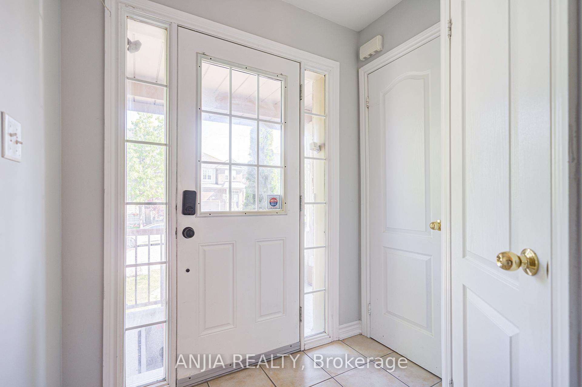 Photo 4 of 35 Martell Gate, Aurora, Bayview Northeast — HOMEH