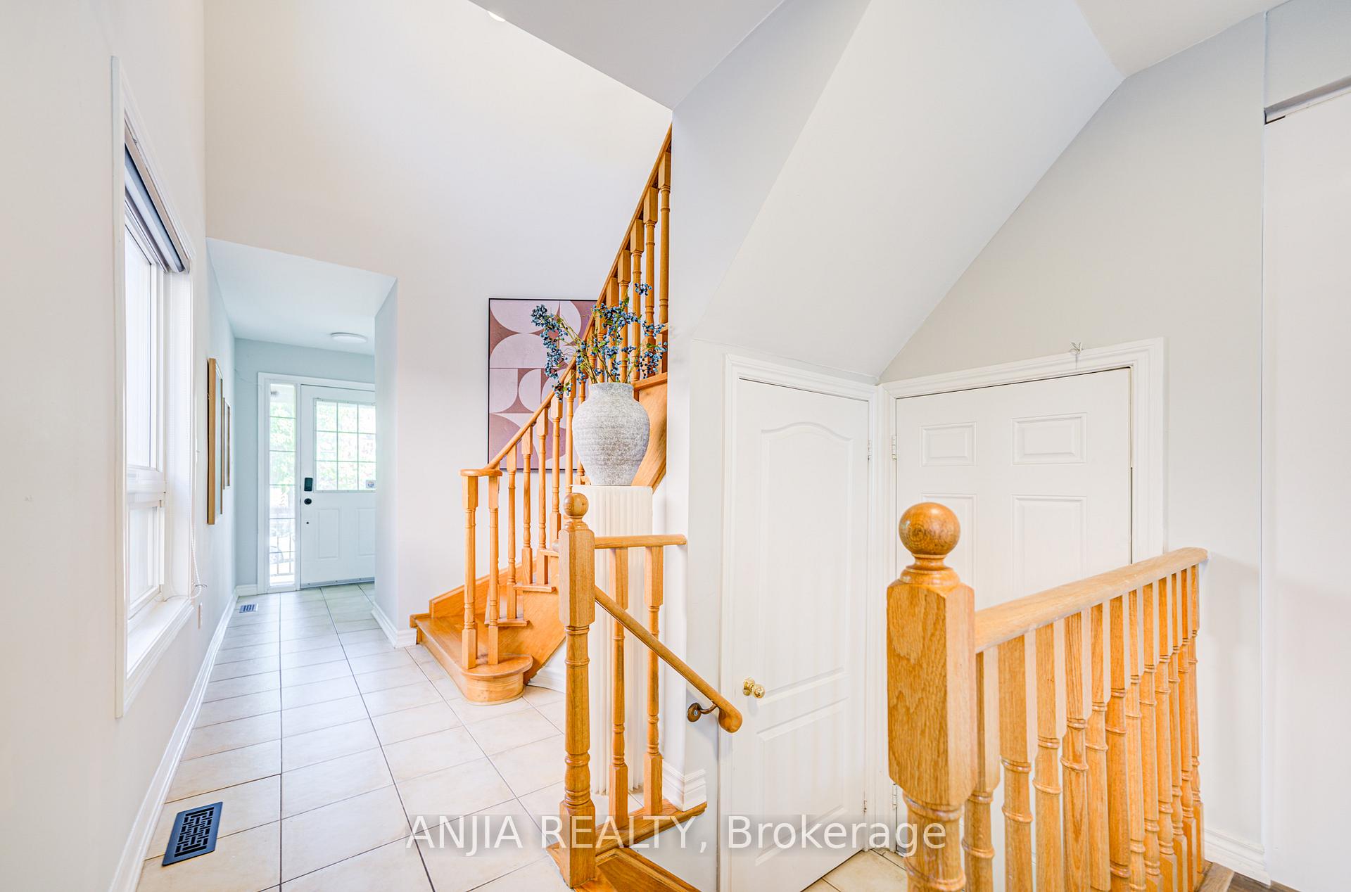 Photo 12 of 35 Martell Gate, Aurora, Bayview Northeast — HOMEH