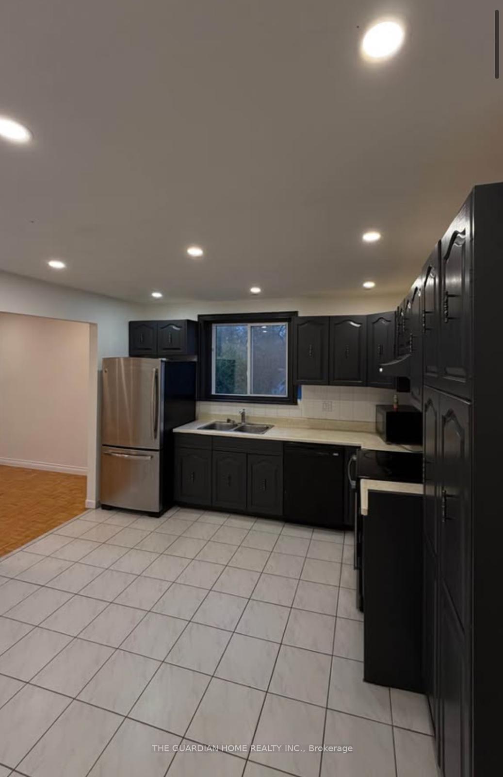 Photo 4 of Unit Main Fl, 240 Twyn Rivers Drive, Pickering, Rougemount — HOMEH