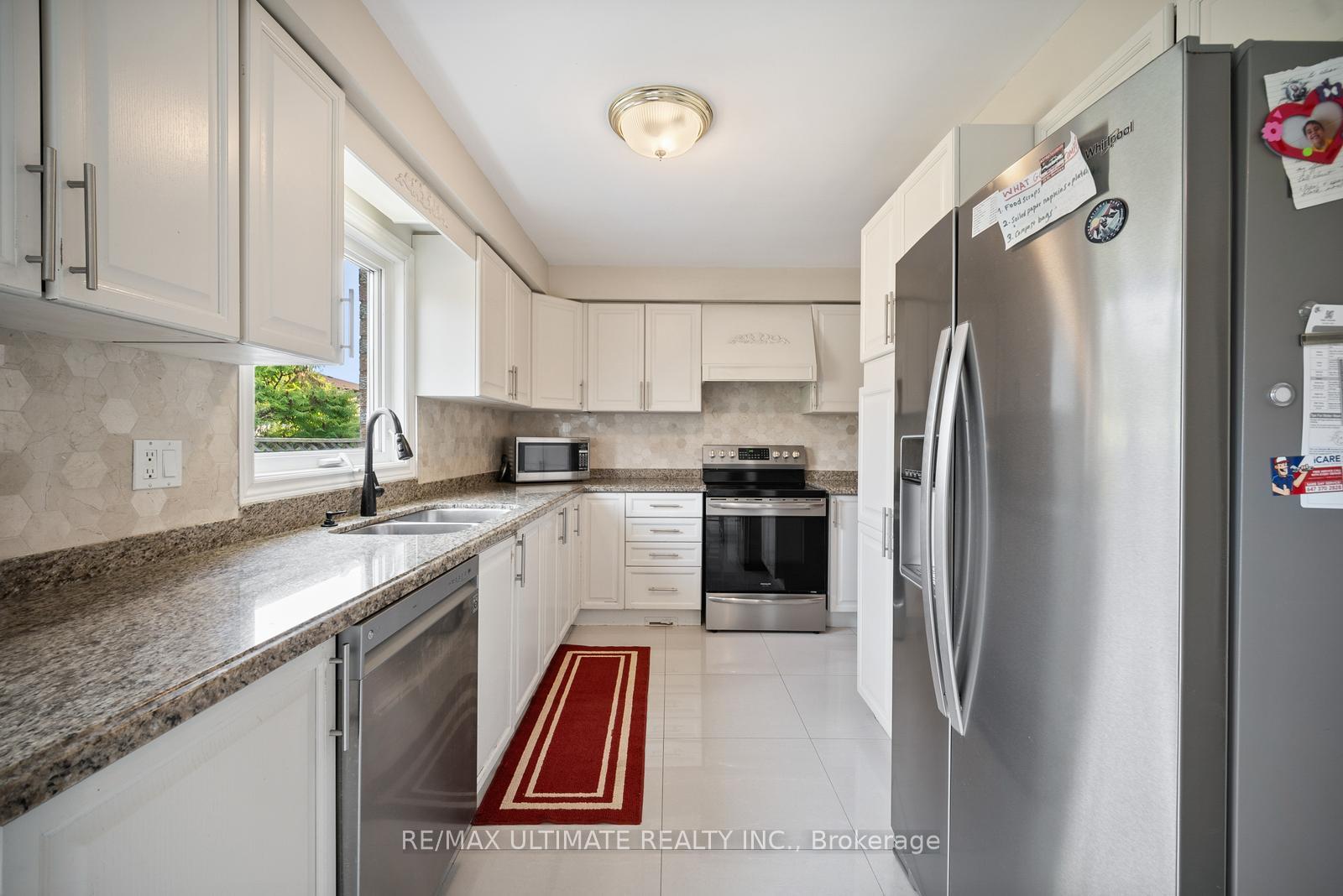 Photo 9 of 210 Ridgefield Crescent, Vaughan, Maple — HOMEH