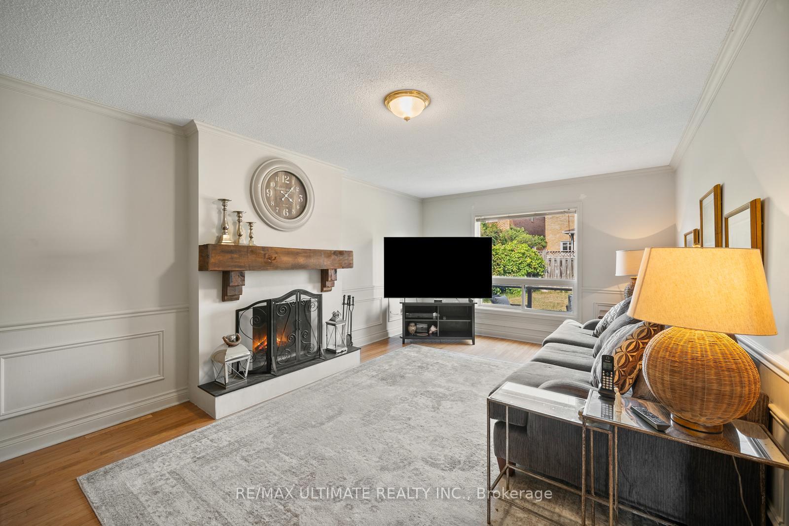 Photo 11 of 210 Ridgefield Crescent, Vaughan, Maple — HOMEH
