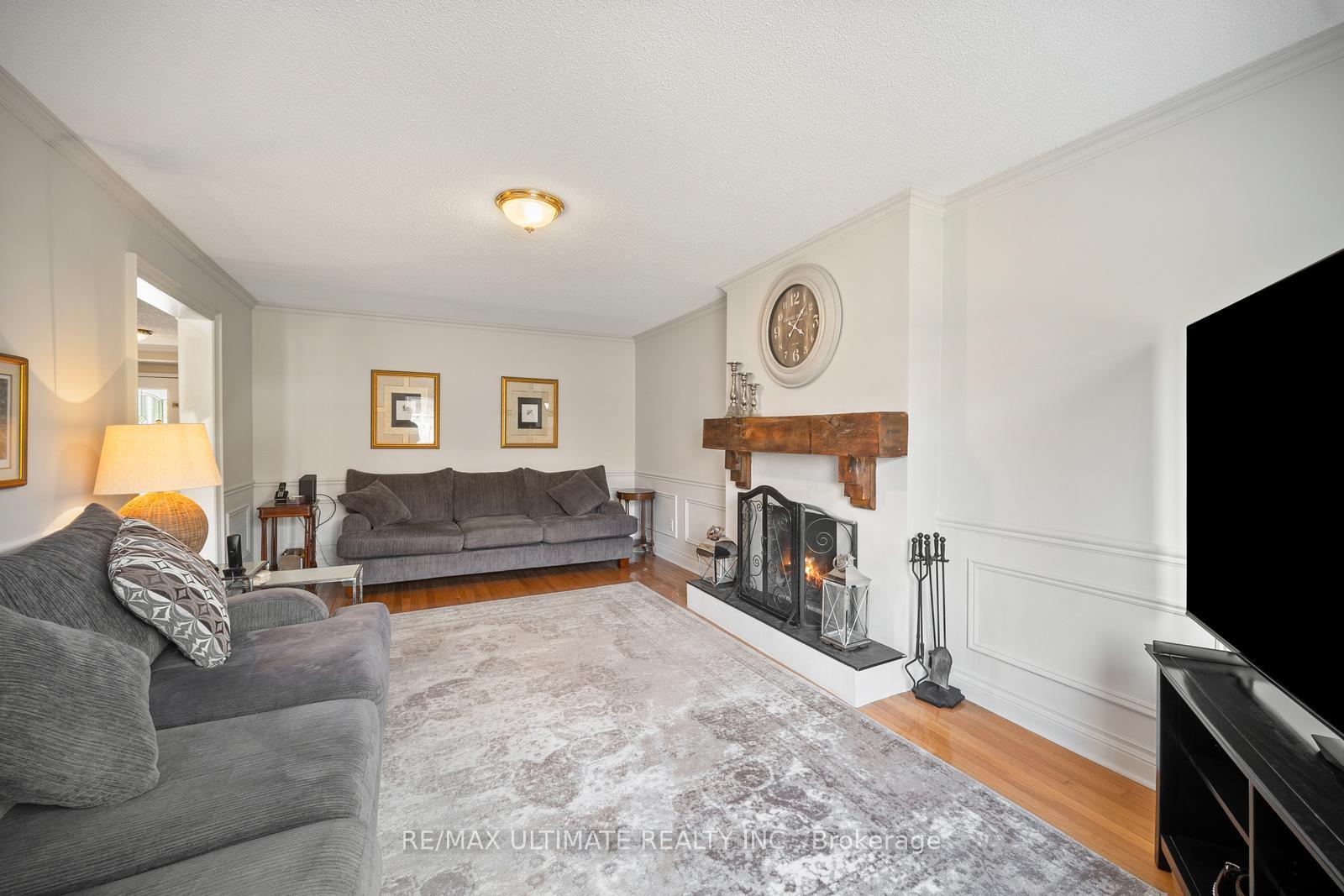 Photo 12 of 210 Ridgefield Crescent, Vaughan, Maple — HOMEH