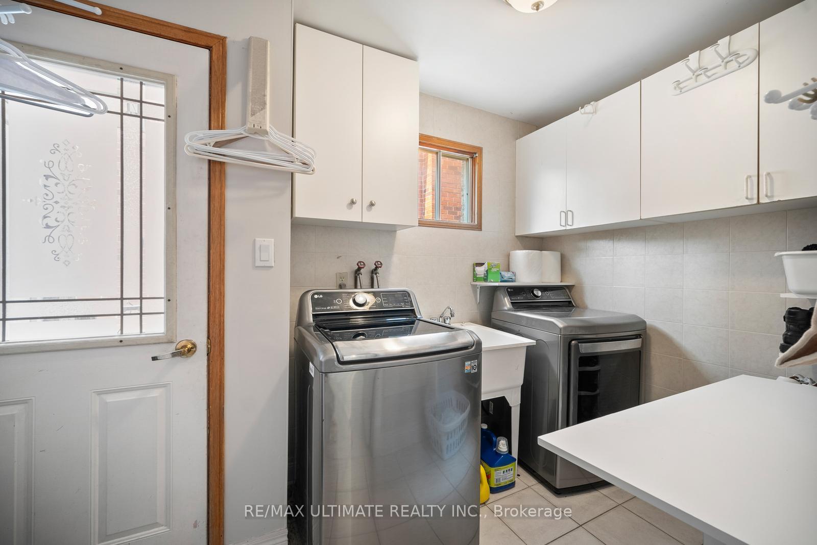 Photo 14 of 210 Ridgefield Crescent, Vaughan, Maple — HOMEH
