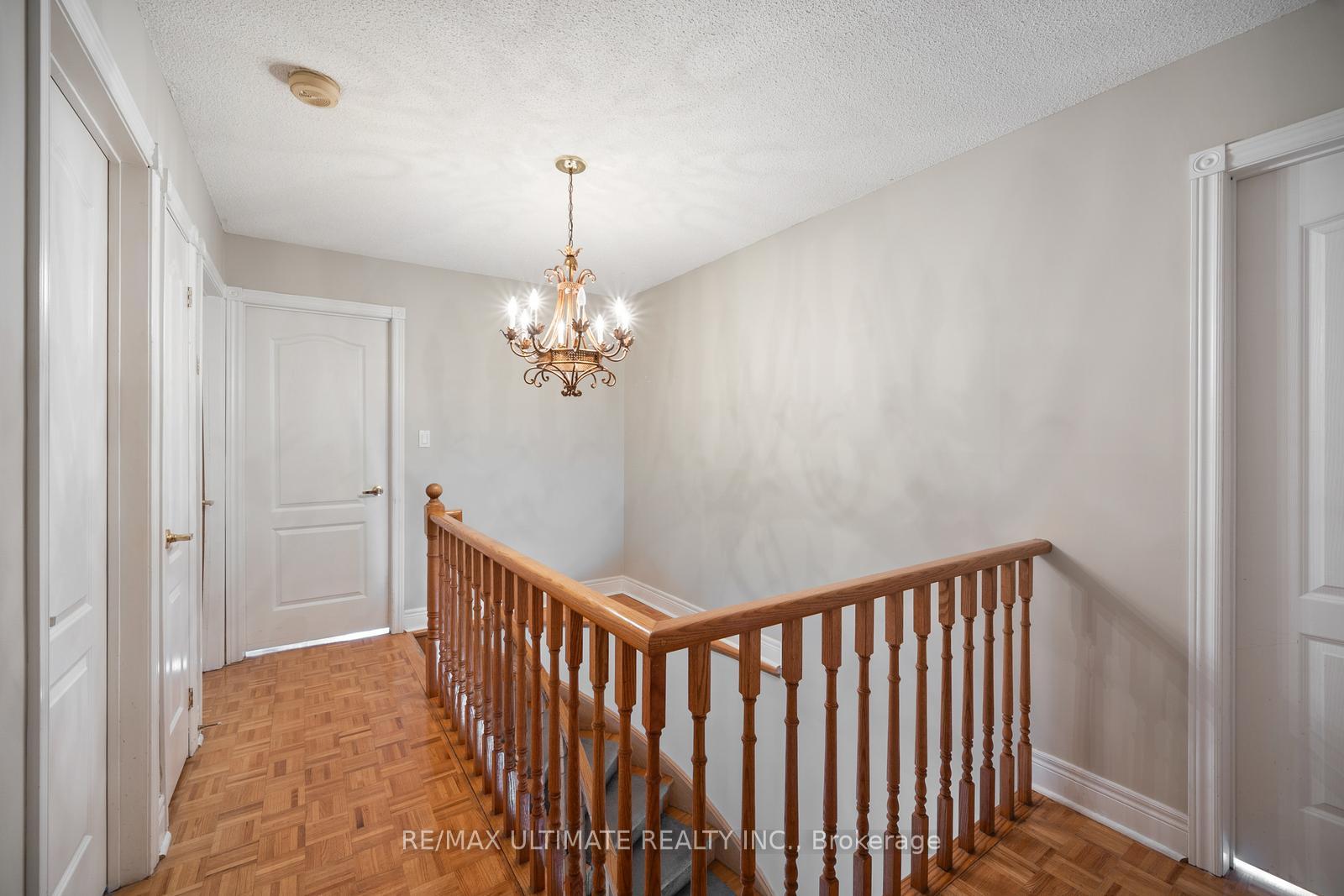Photo 15 of 210 Ridgefield Crescent, Vaughan, Maple — HOMEH