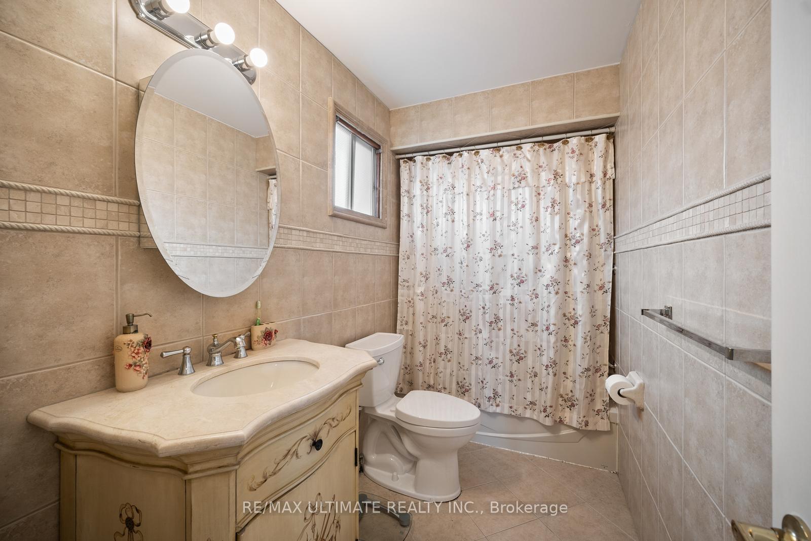 Photo 18 of 210 Ridgefield Crescent, Vaughan, Maple — HOMEH