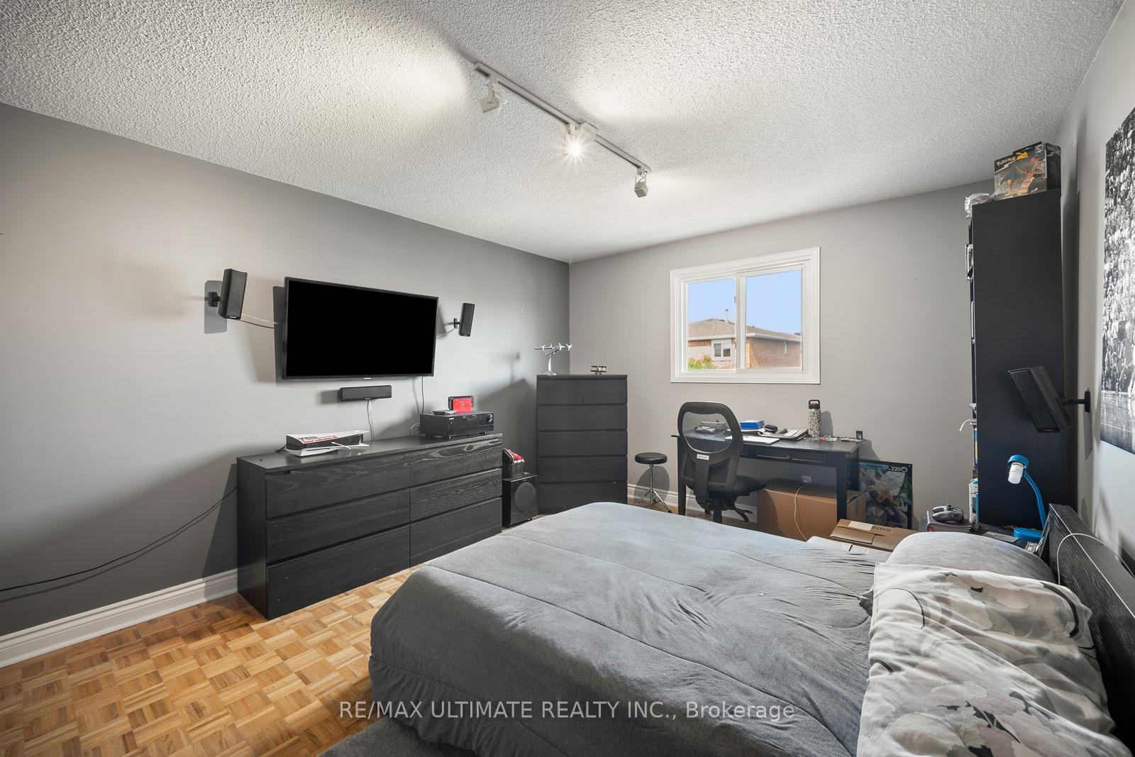 Photo 19 of 210 Ridgefield Crescent, Vaughan, Maple — HOMEH