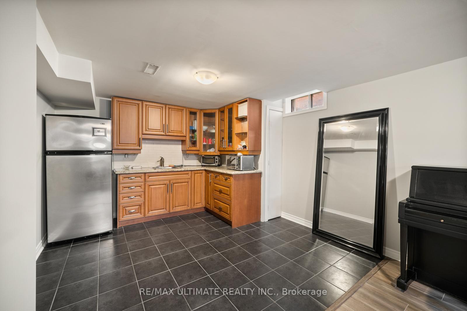 Photo 24 of 210 Ridgefield Crescent, Vaughan, Maple — HOMEH