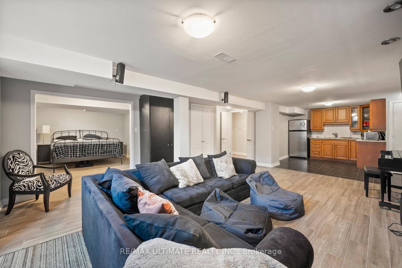 Photo 28 of 210 Ridgefield Crescent, Vaughan, Maple — HOMEH