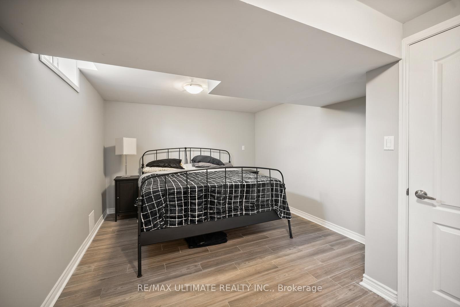 Photo 29 of 210 Ridgefield Crescent, Vaughan, Maple — HOMEH