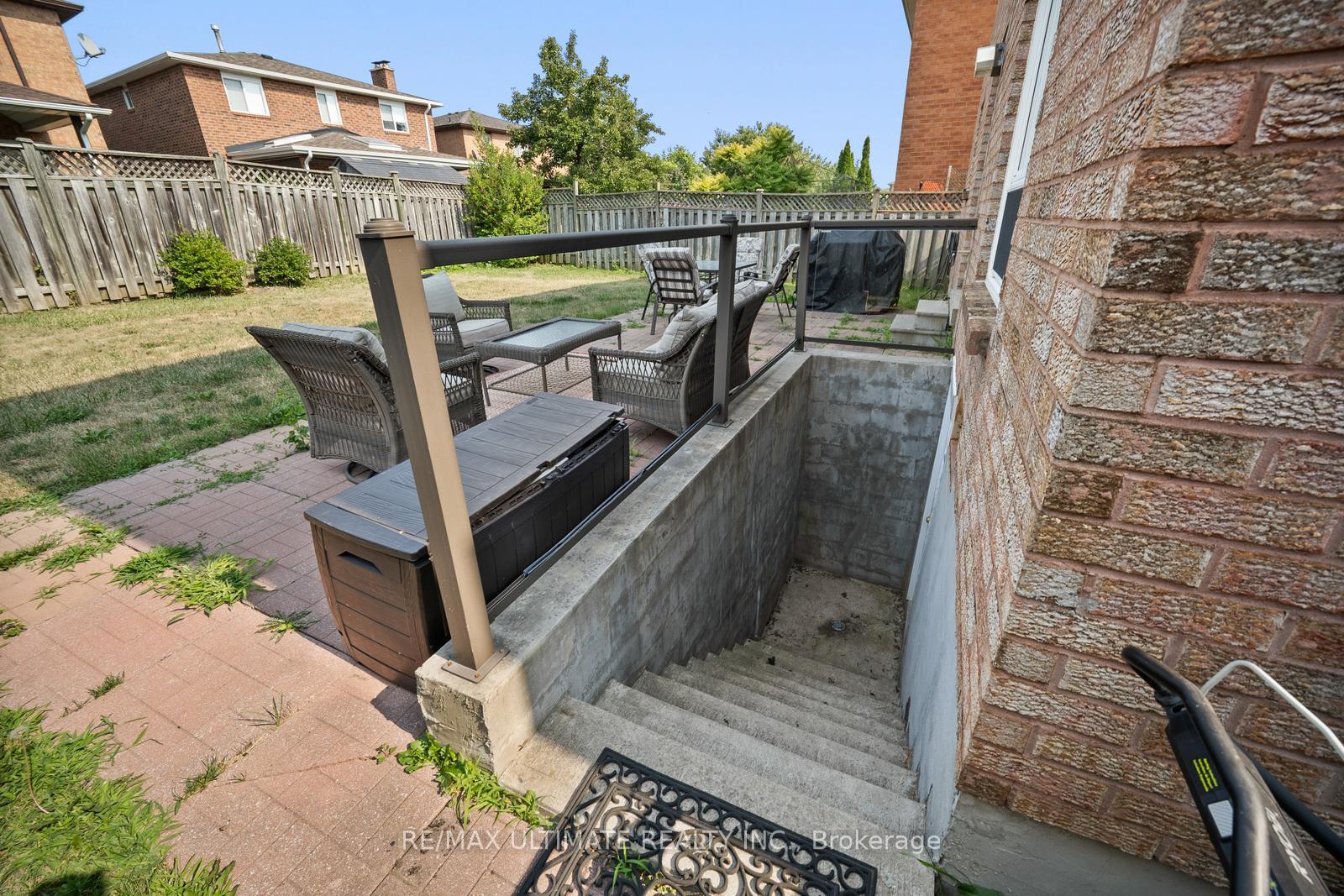 Photo 30 of 210 Ridgefield Crescent, Vaughan, Maple — HOMEH