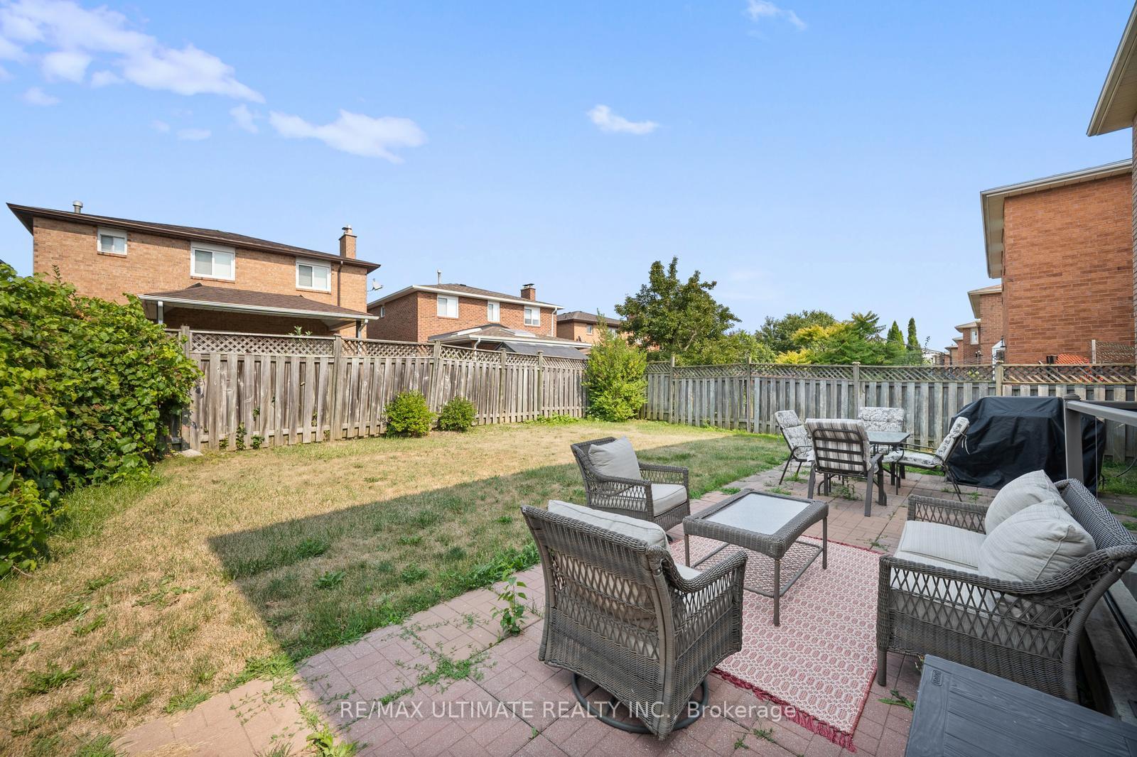 Photo 32 of 210 Ridgefield Crescent, Vaughan, Maple — HOMEH