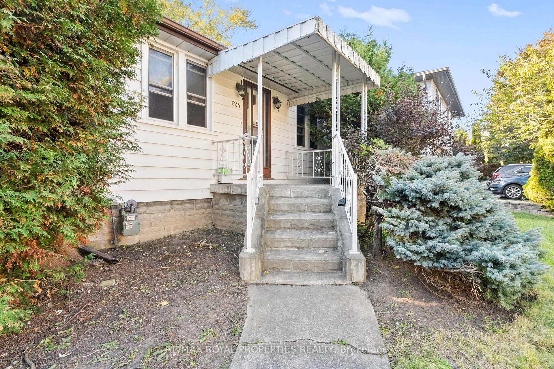 Front of 624 Marksbury Road