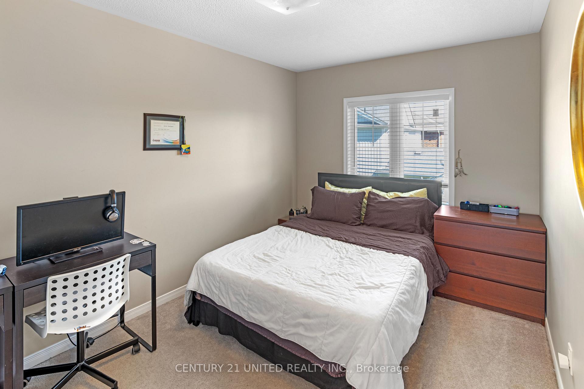 Photo 10 of 8 Lambdon Way, Whitby, Brooklin — HOMEH