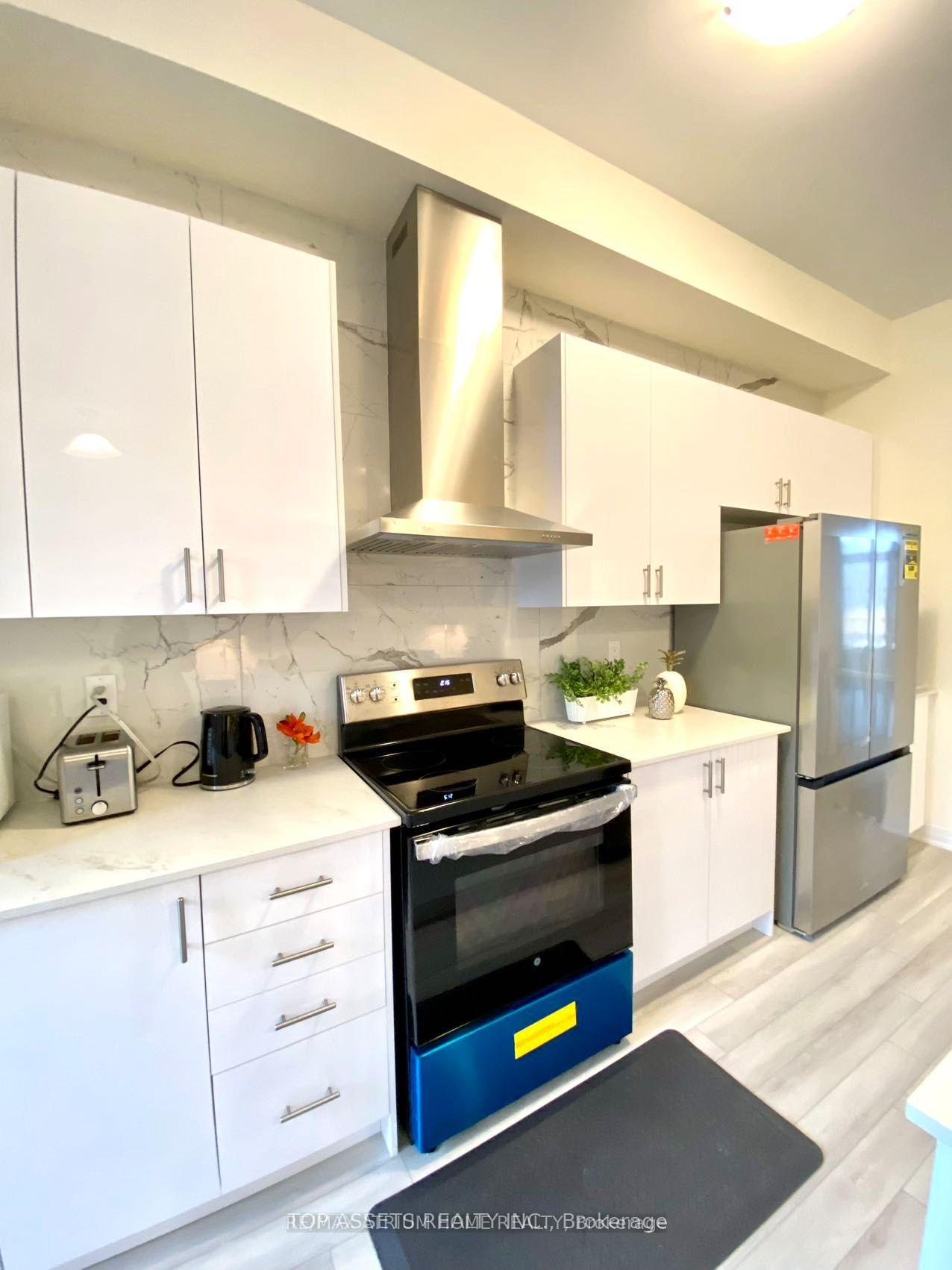 Photo 21 of 18 De La Roche Drive, Vaughan, Vellore Village — HOMEH